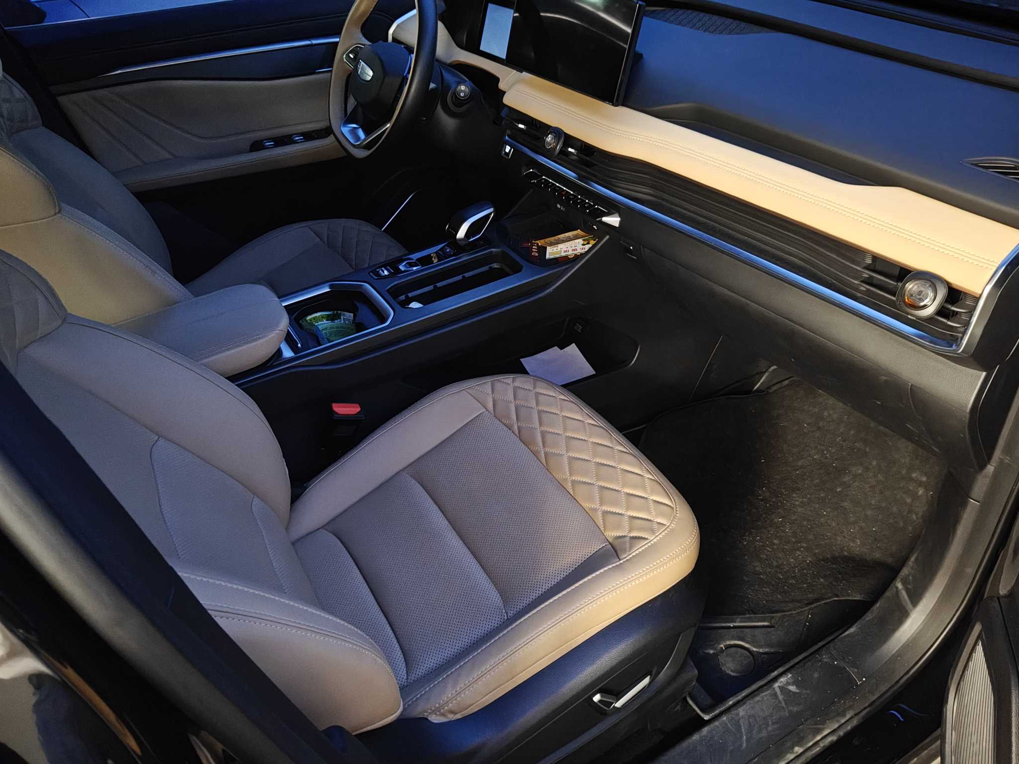 GEELY OkavangoR7 2023 car image #8