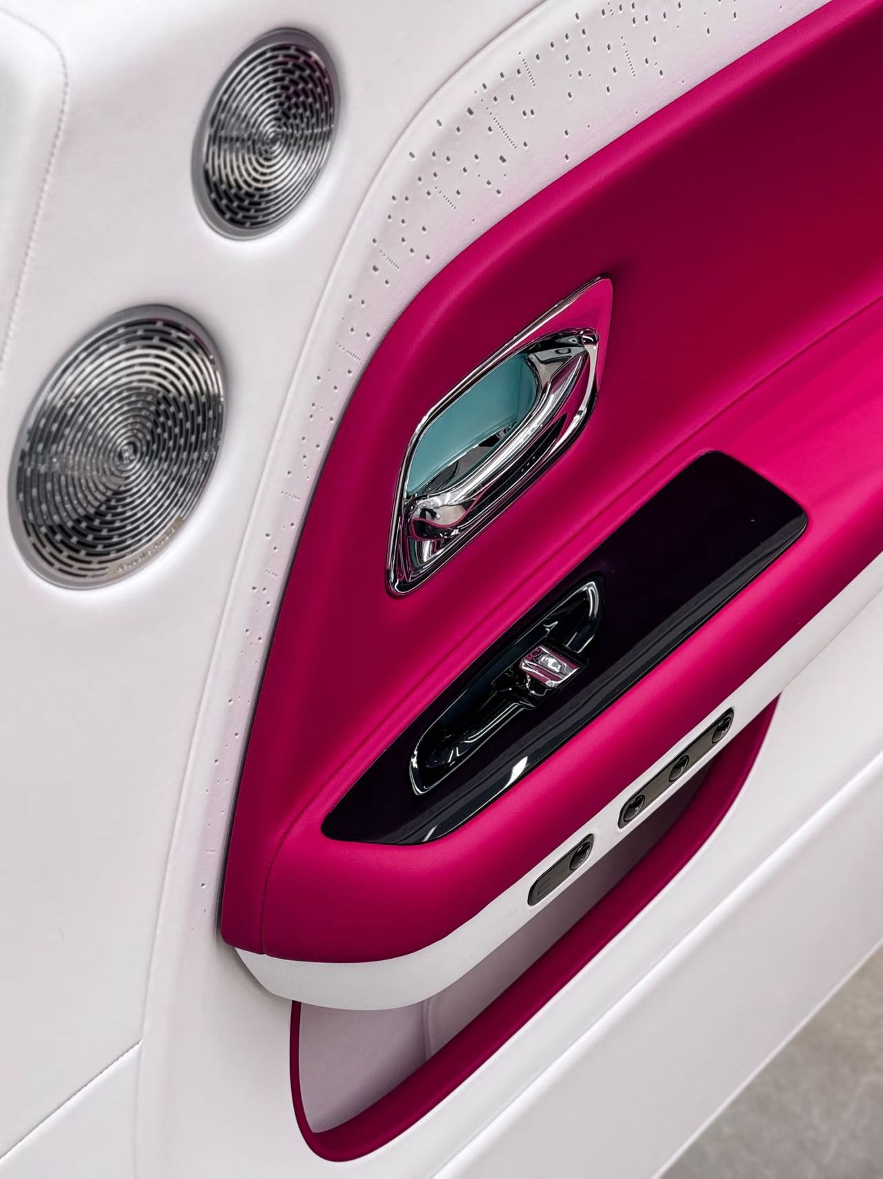 Rolls-Royce Spectre 2025 immagine di auto #8