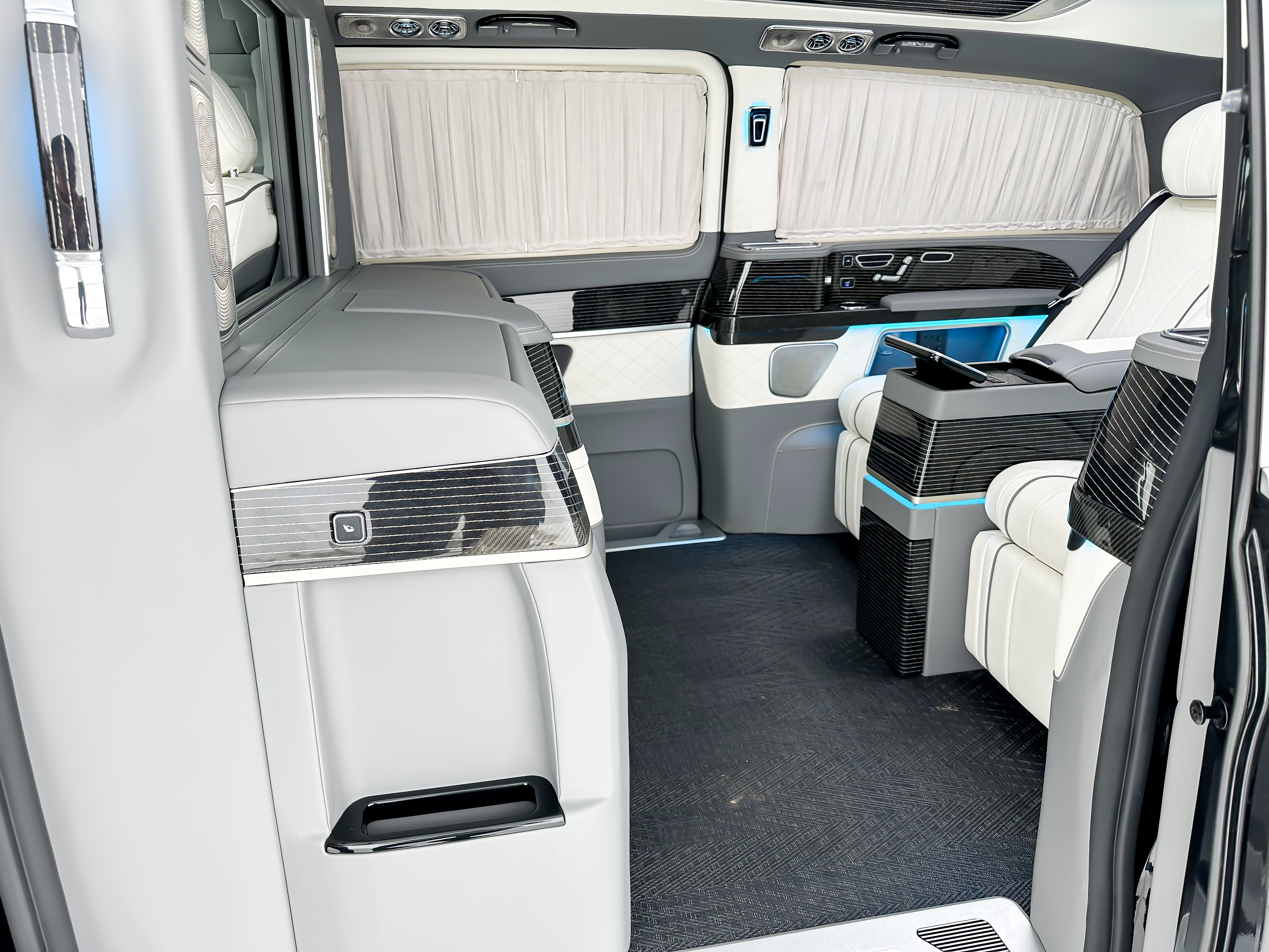 Mercedes-Benz V Class 2023 #8 Mercedes-Benz V Class 2023 car image #8