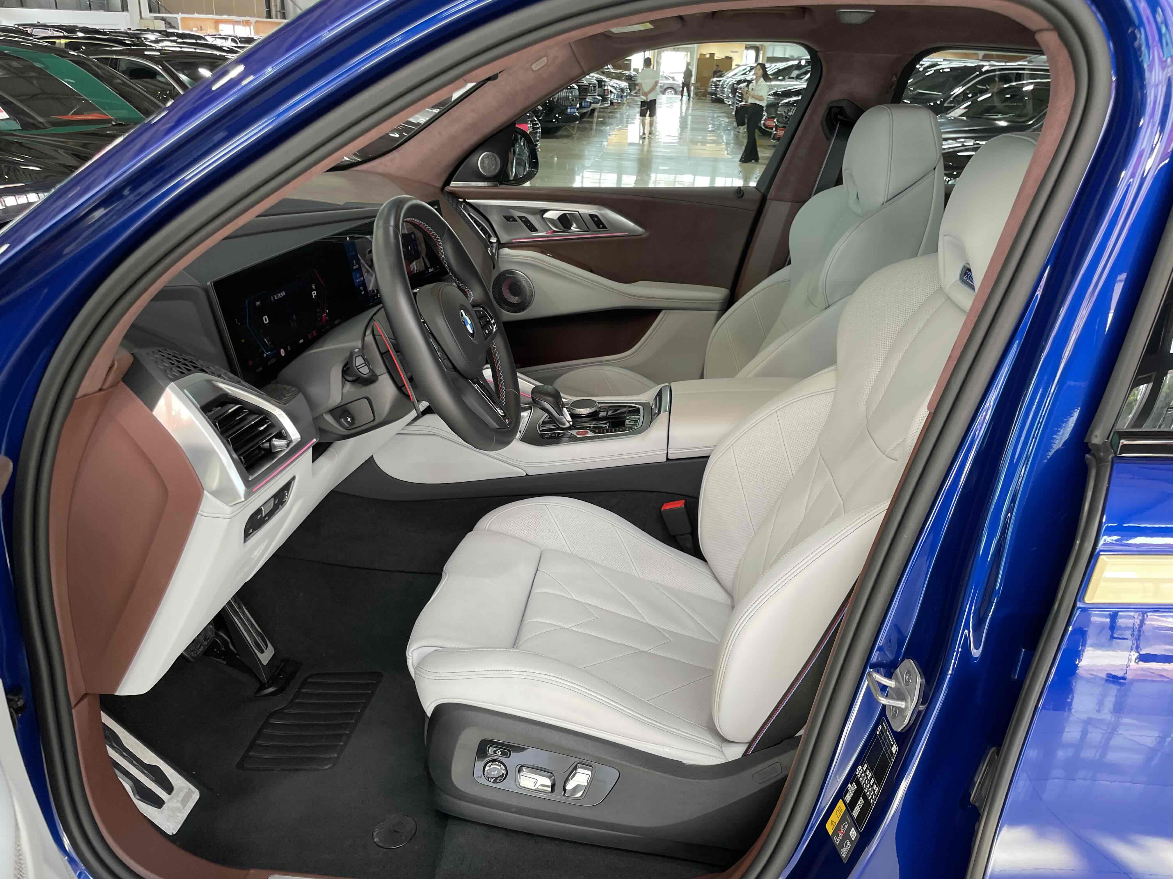 BMW XM 2024 car image #8