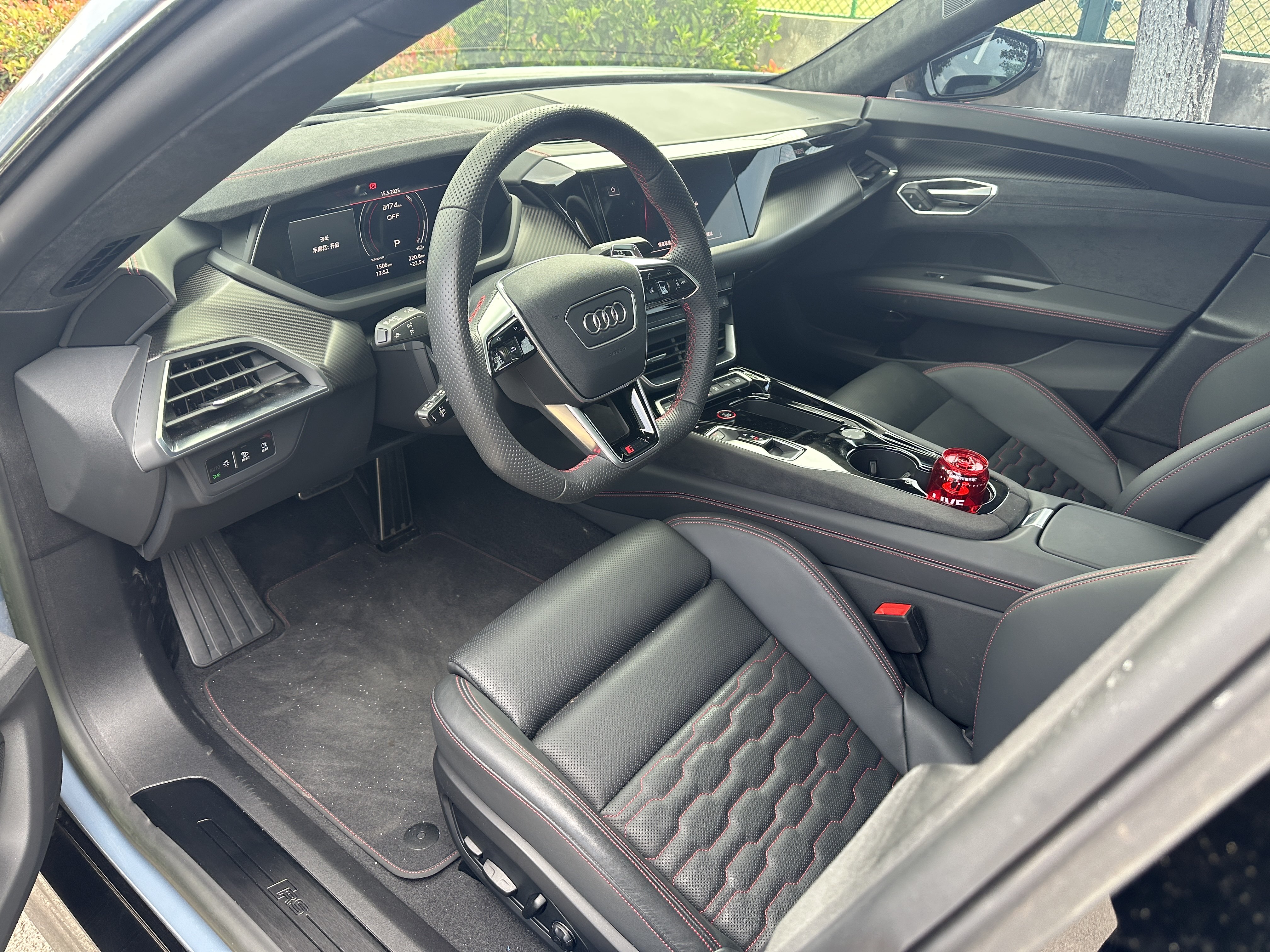 Audi RS e-tron GT 2024 #8 Audi RS e-tron GT 2024 car image #8