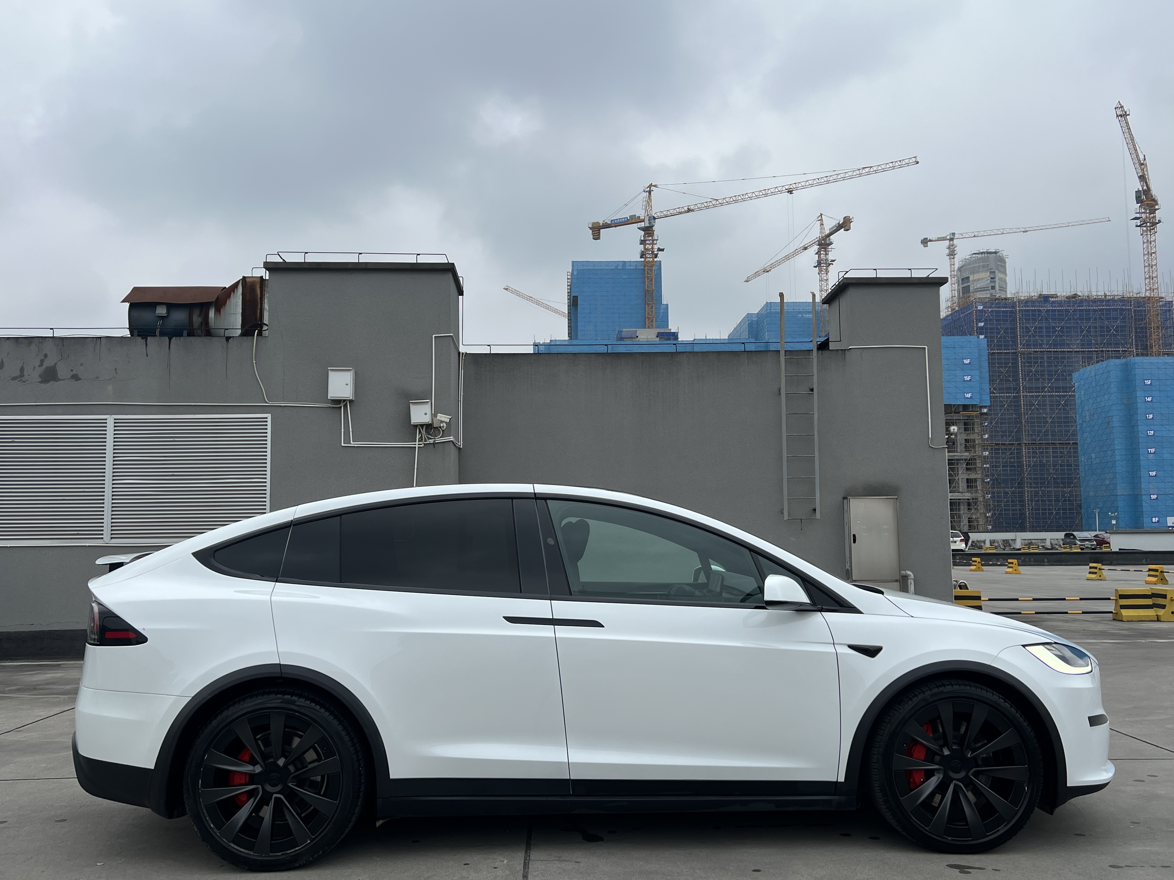 Tesla Model X 2024 car image #8