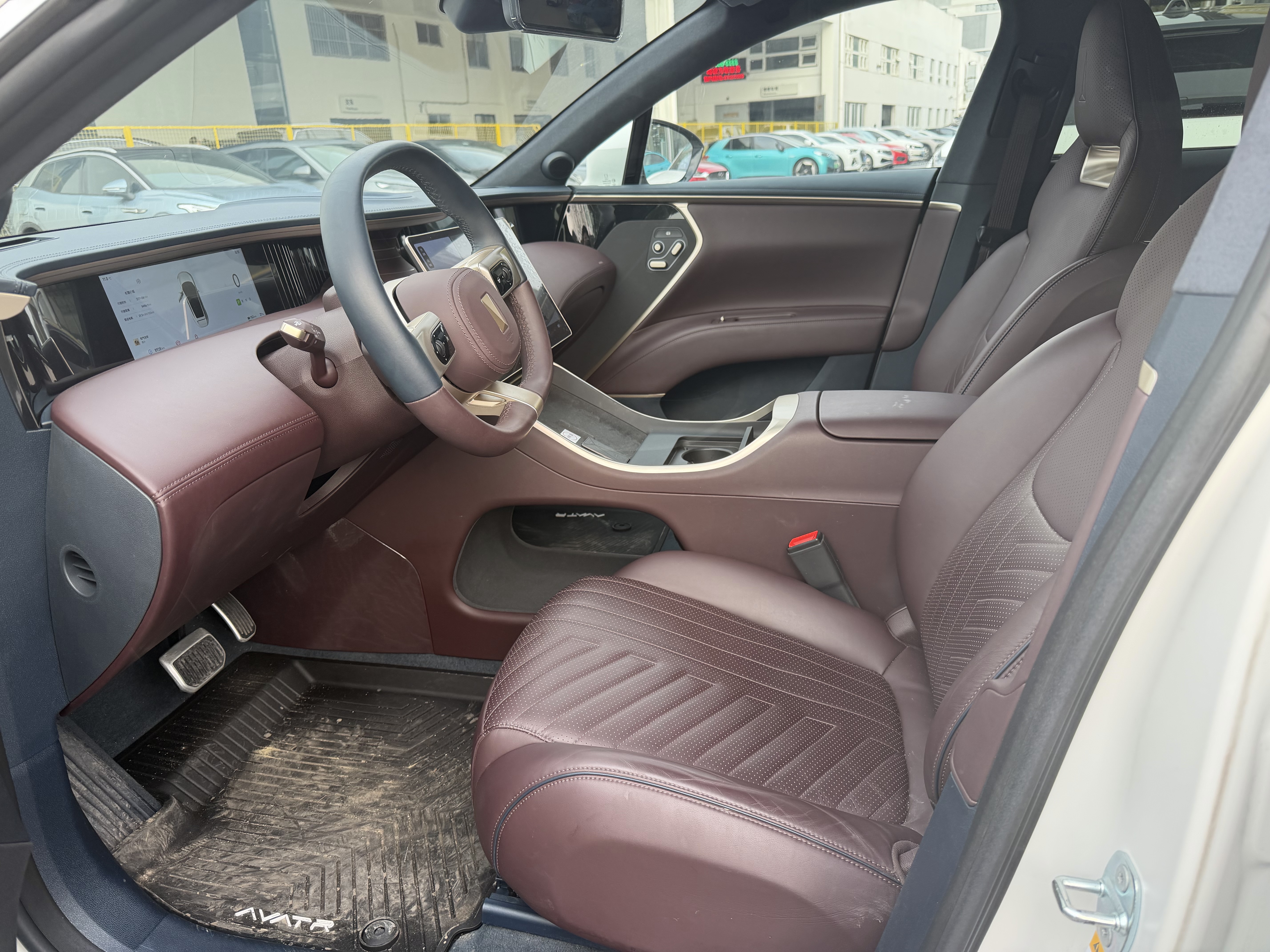 Avatr 11 2023 car image #8