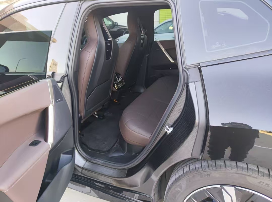 BMW iX 2023 immagine di auto #8