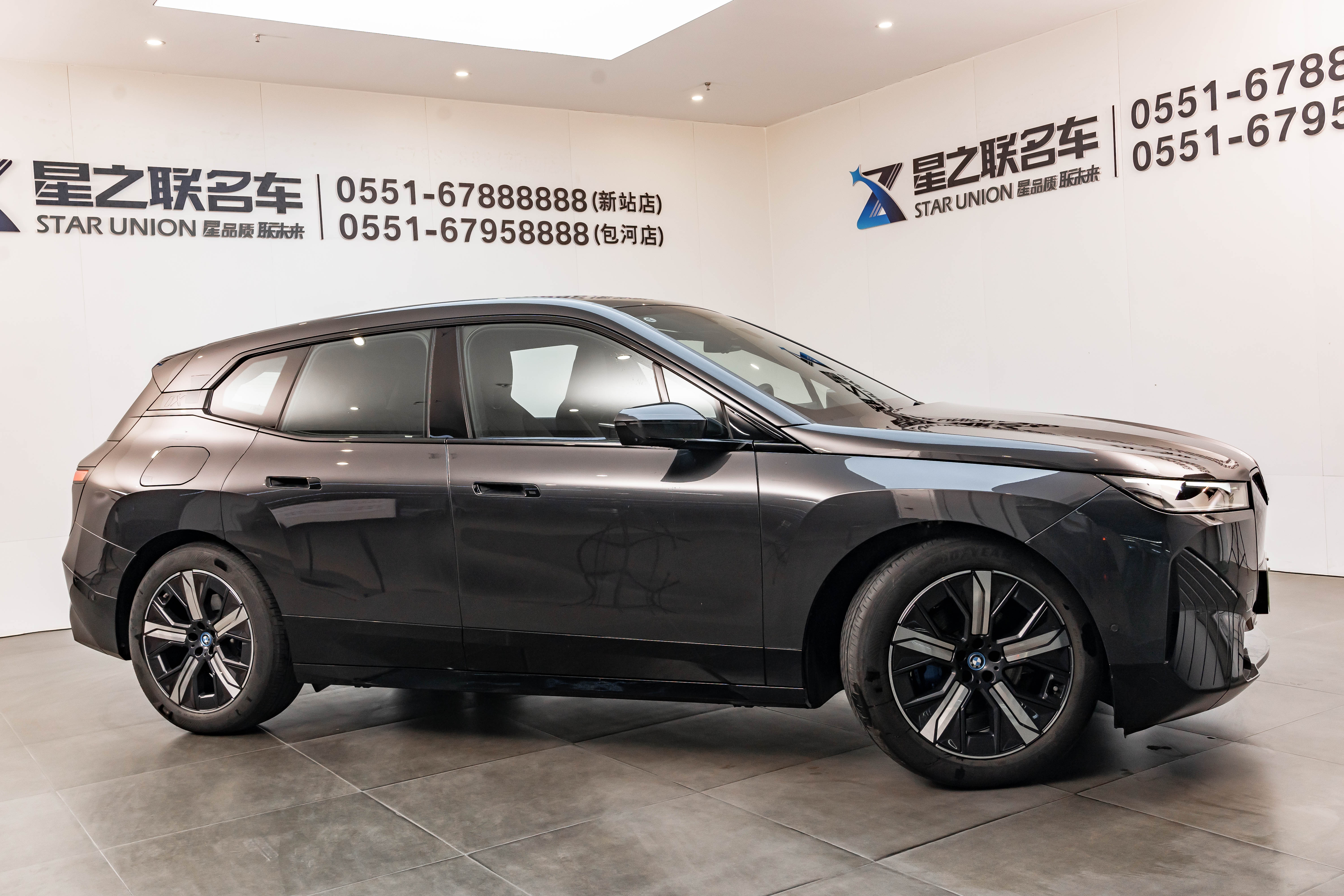 BMW iX 2024 car image #8