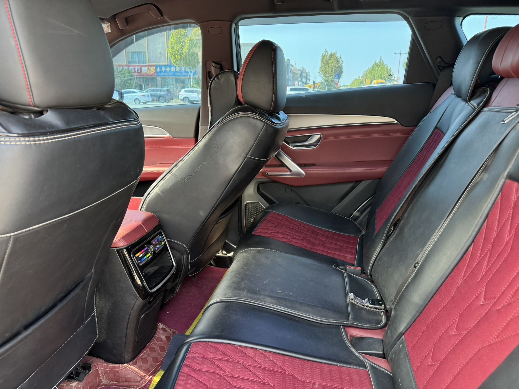 X70 PLUS 2023 car image #8