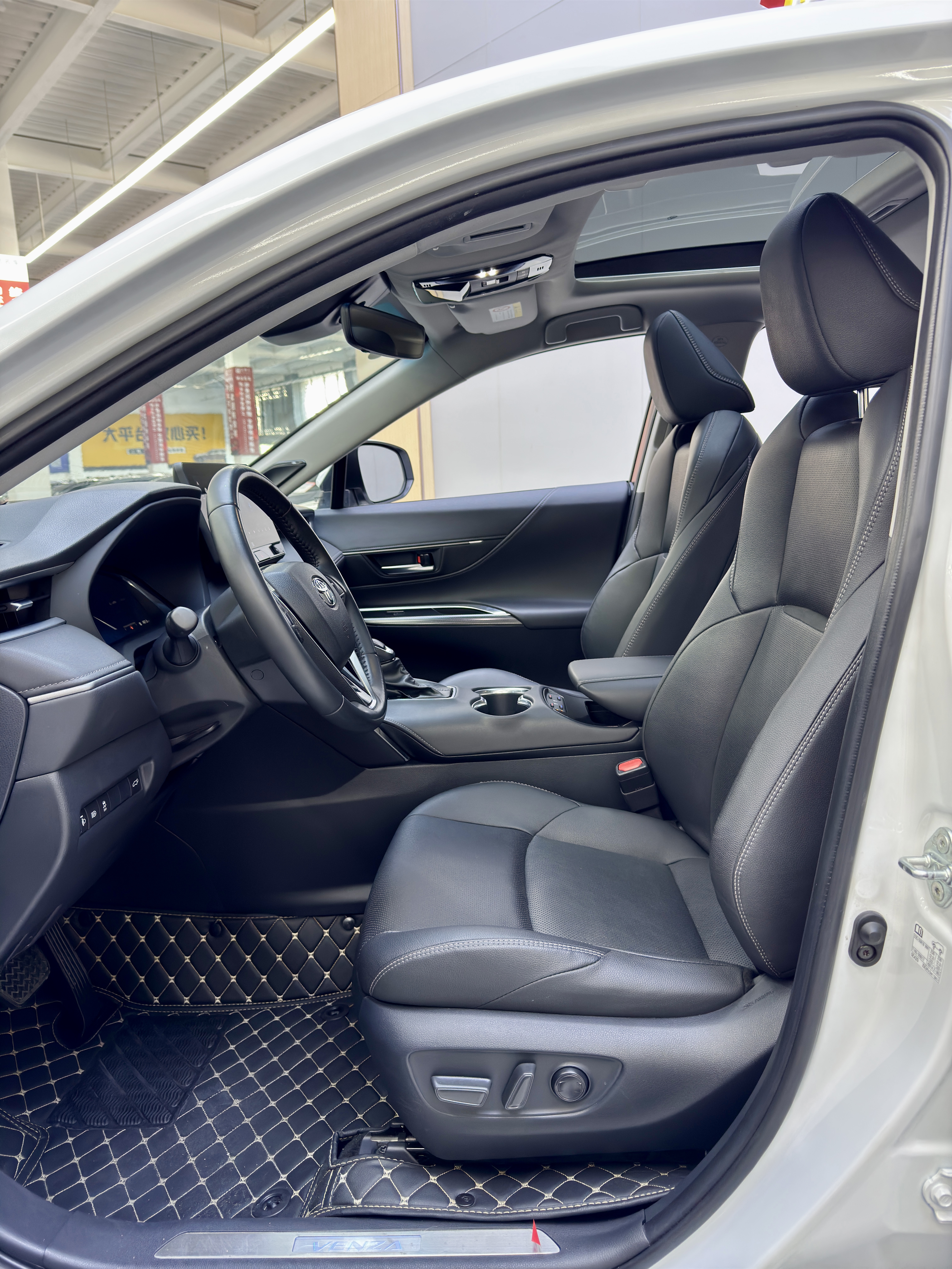 Toyota Venza 2024 immagine di auto #8