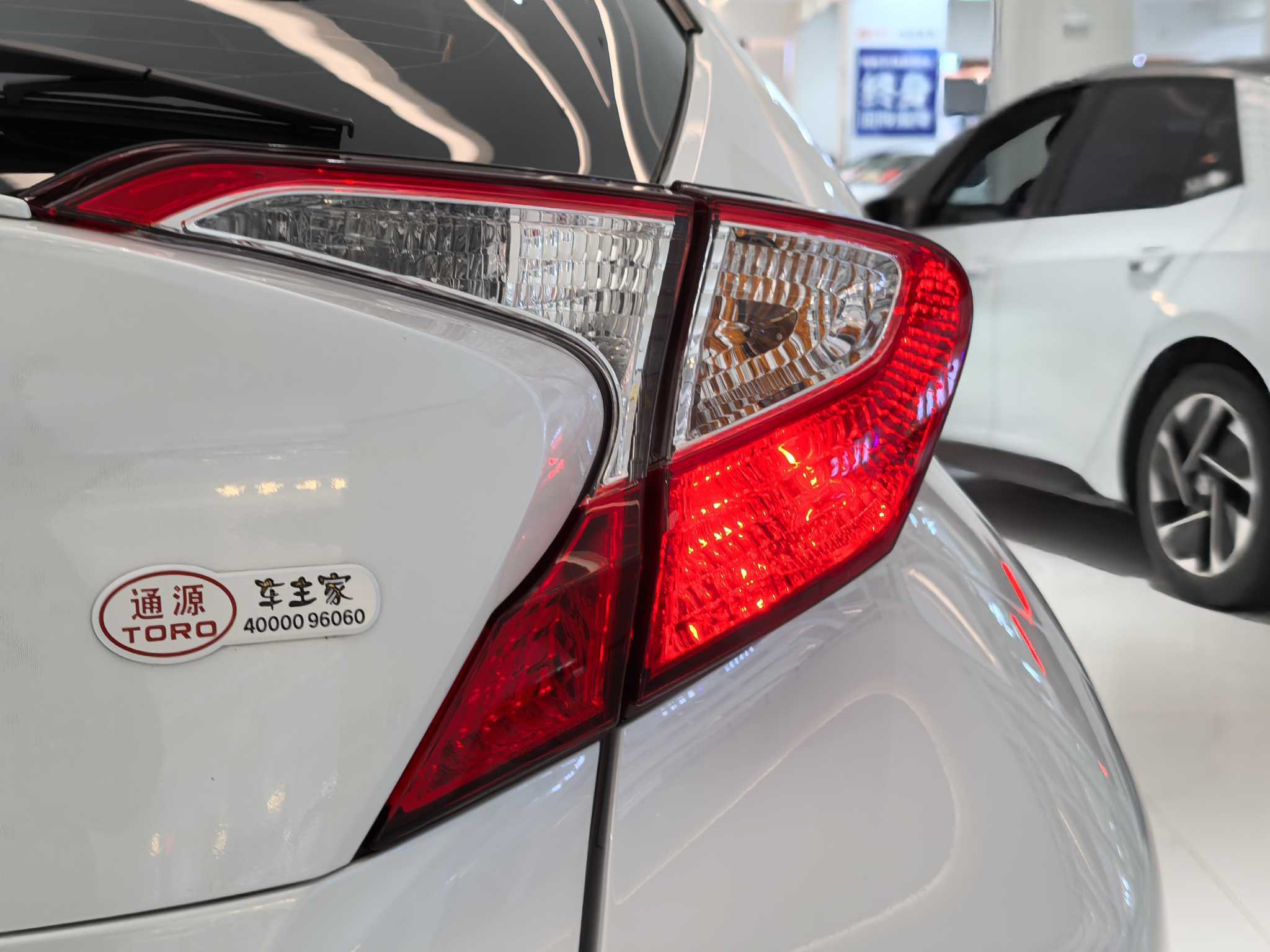 Toyota C-HR 2023 car image #8