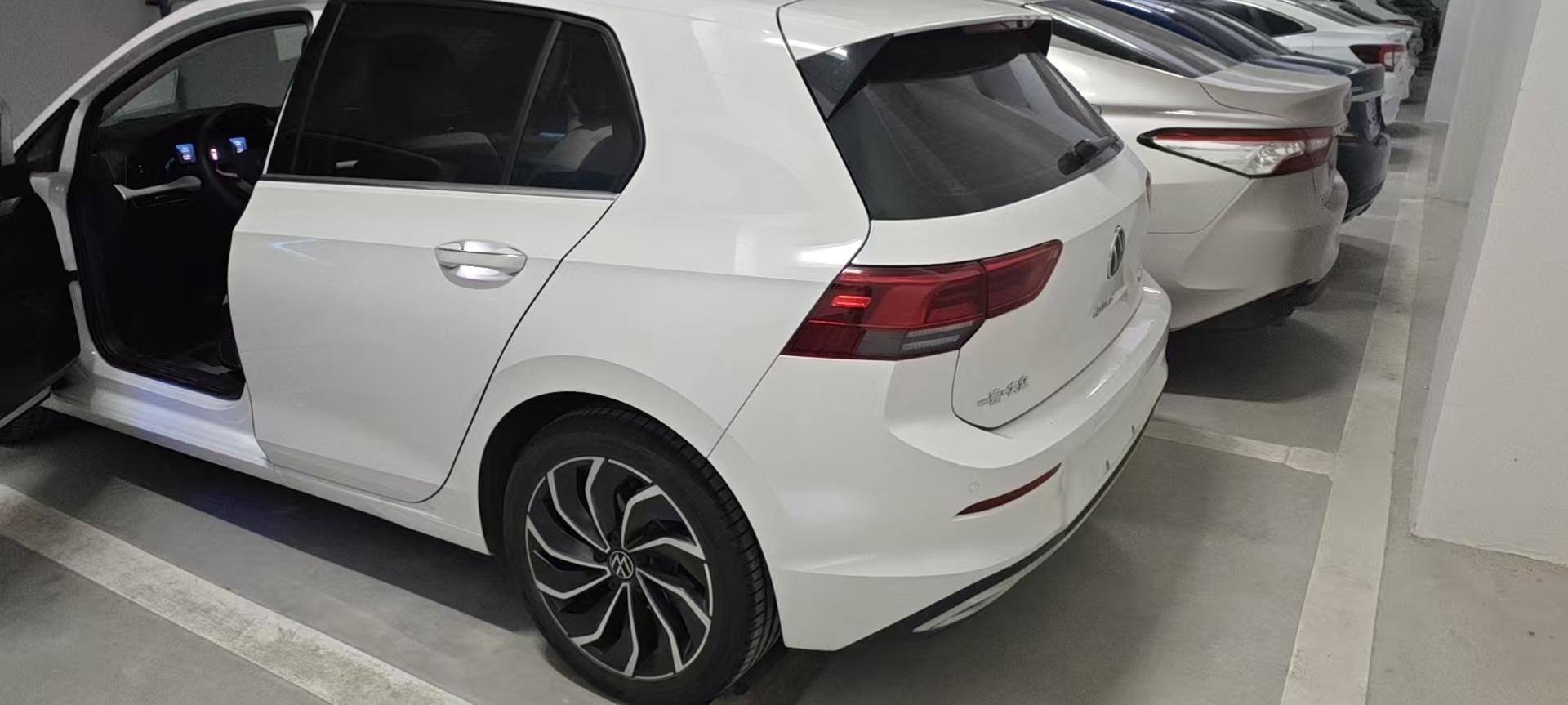 Volkswagen Golf 2024 immagine di auto #8