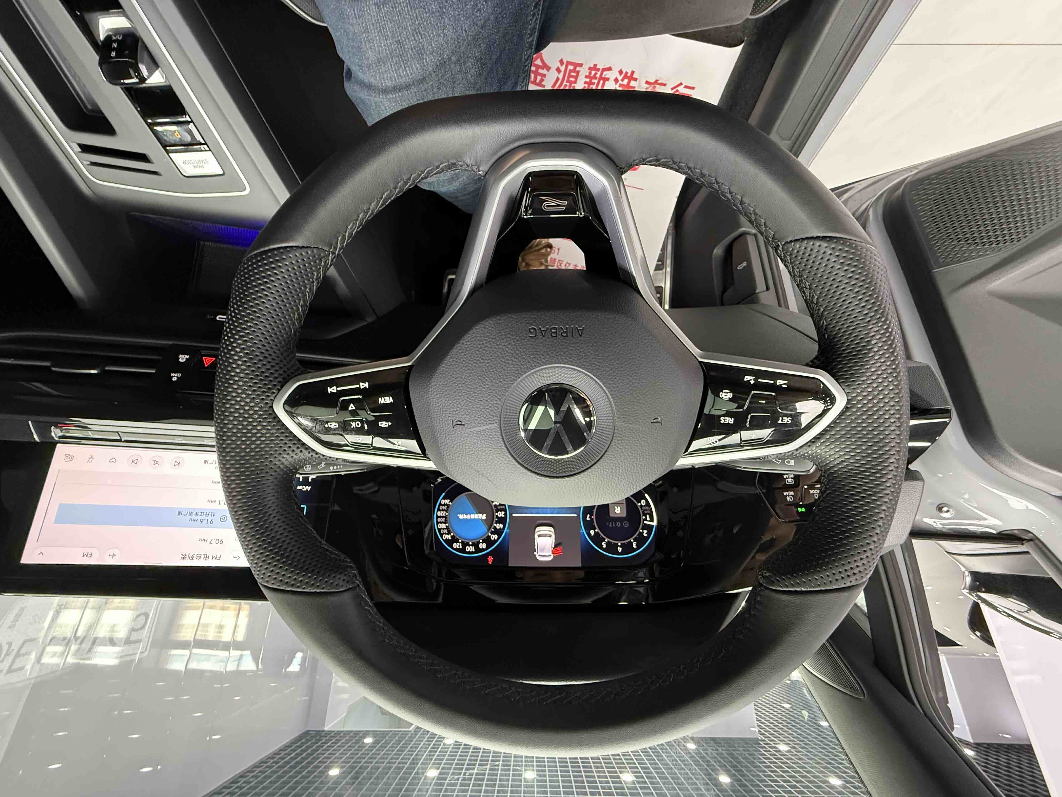 Volkswagen Golf 2023 car image #8