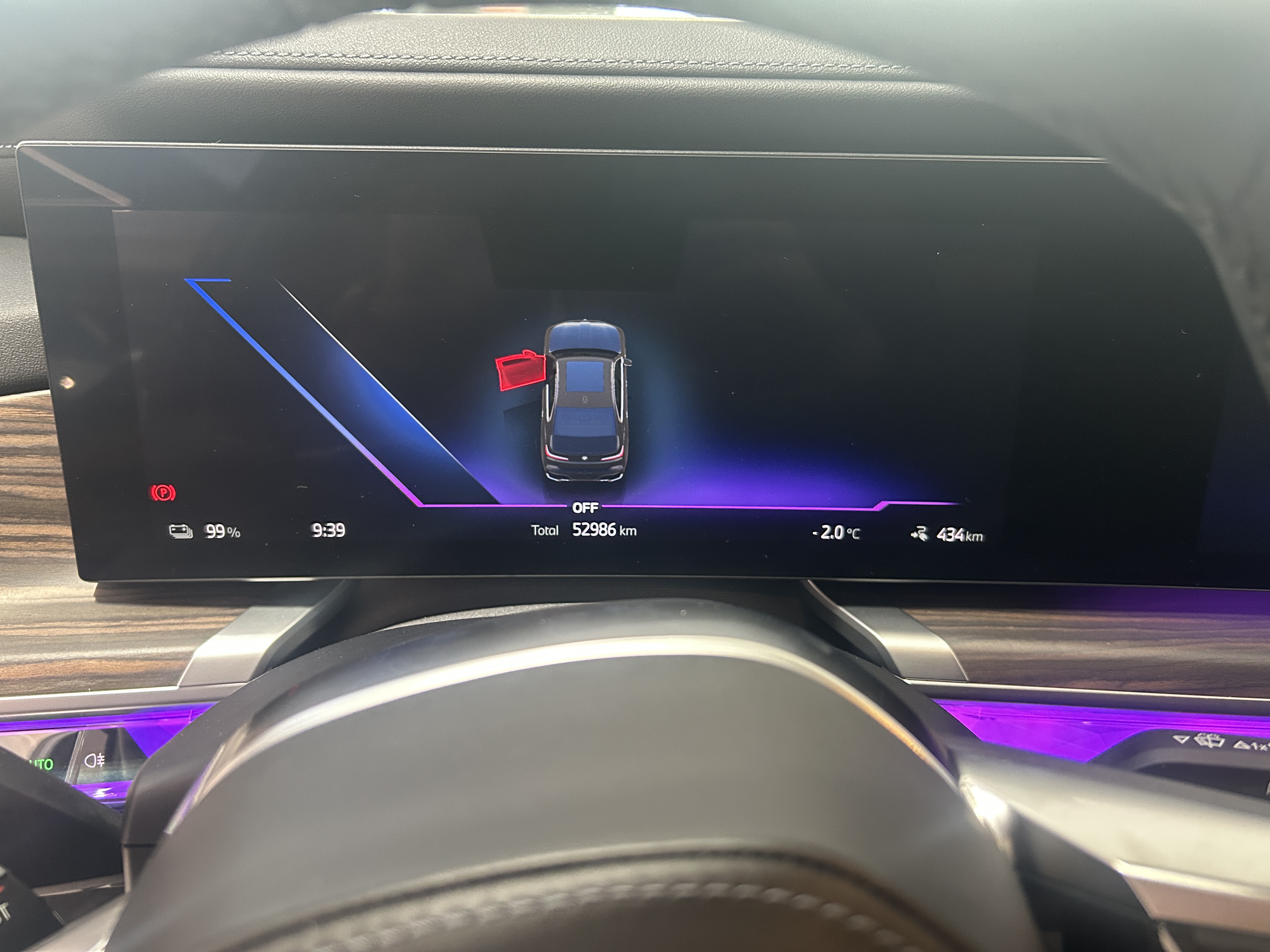 BMW i7 2023 car image #8