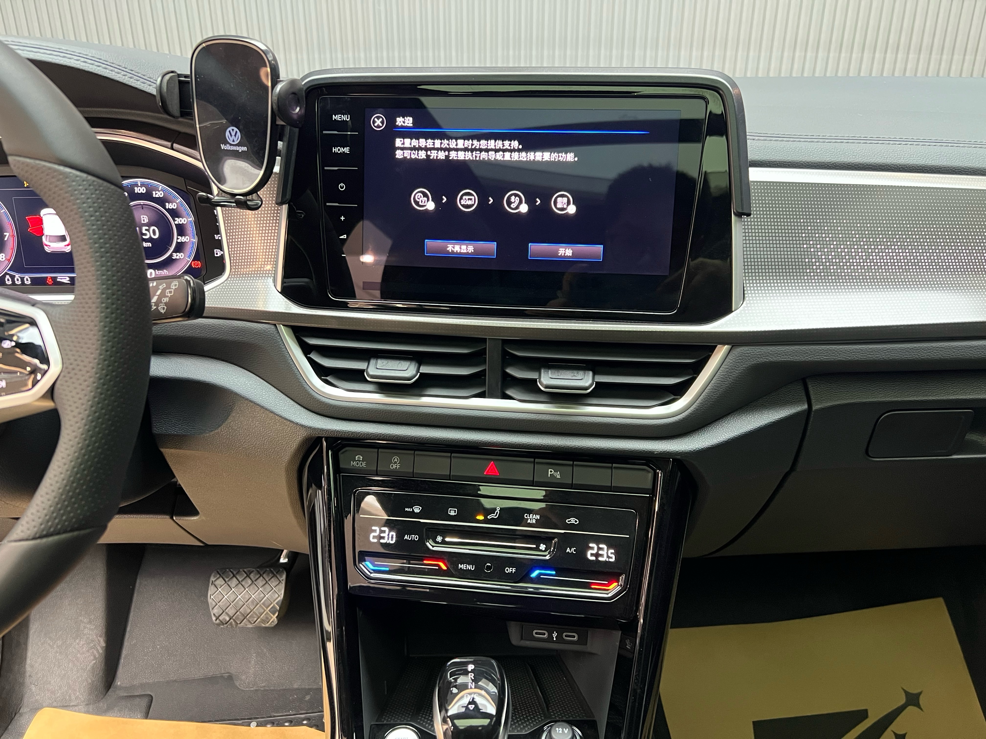 Volkswagen T-Roc 2023 car image #8