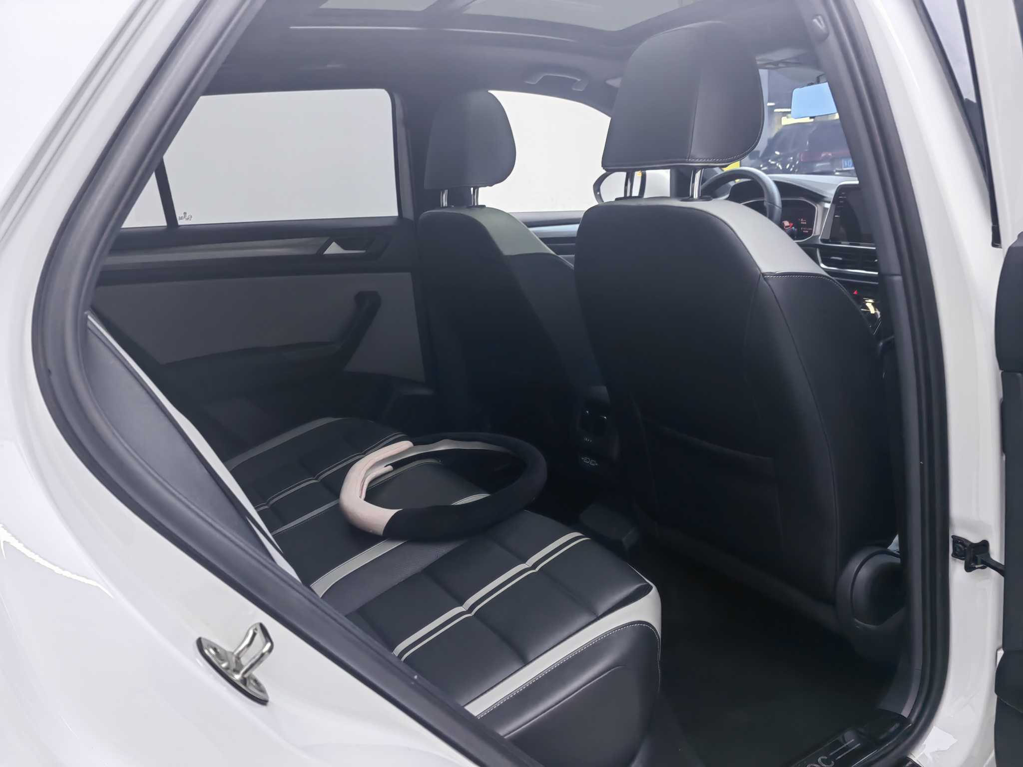 T-Roc 2023 #8 T-Roc 2023 car image #8