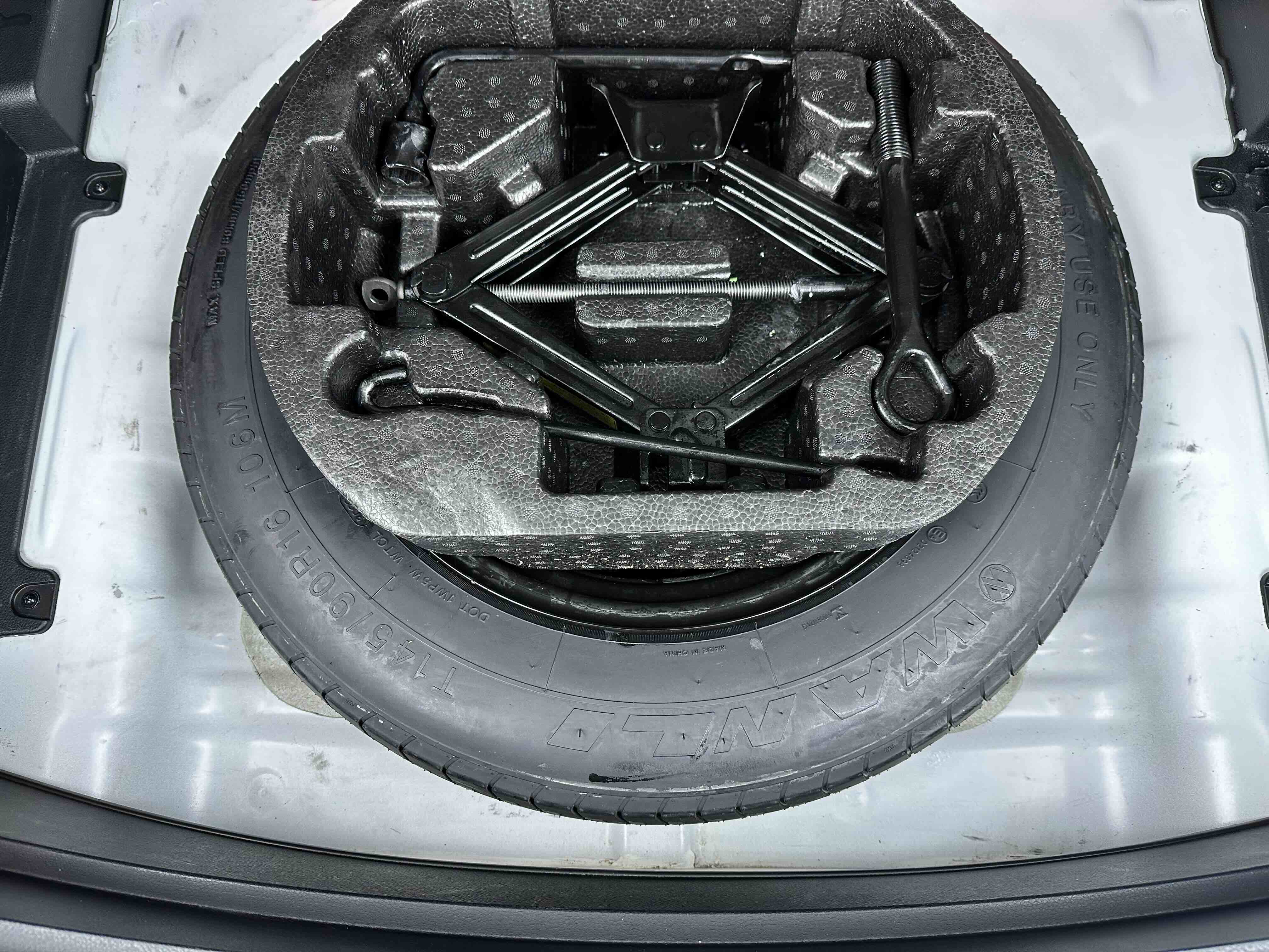 Kia Seltos 2024 car image #8