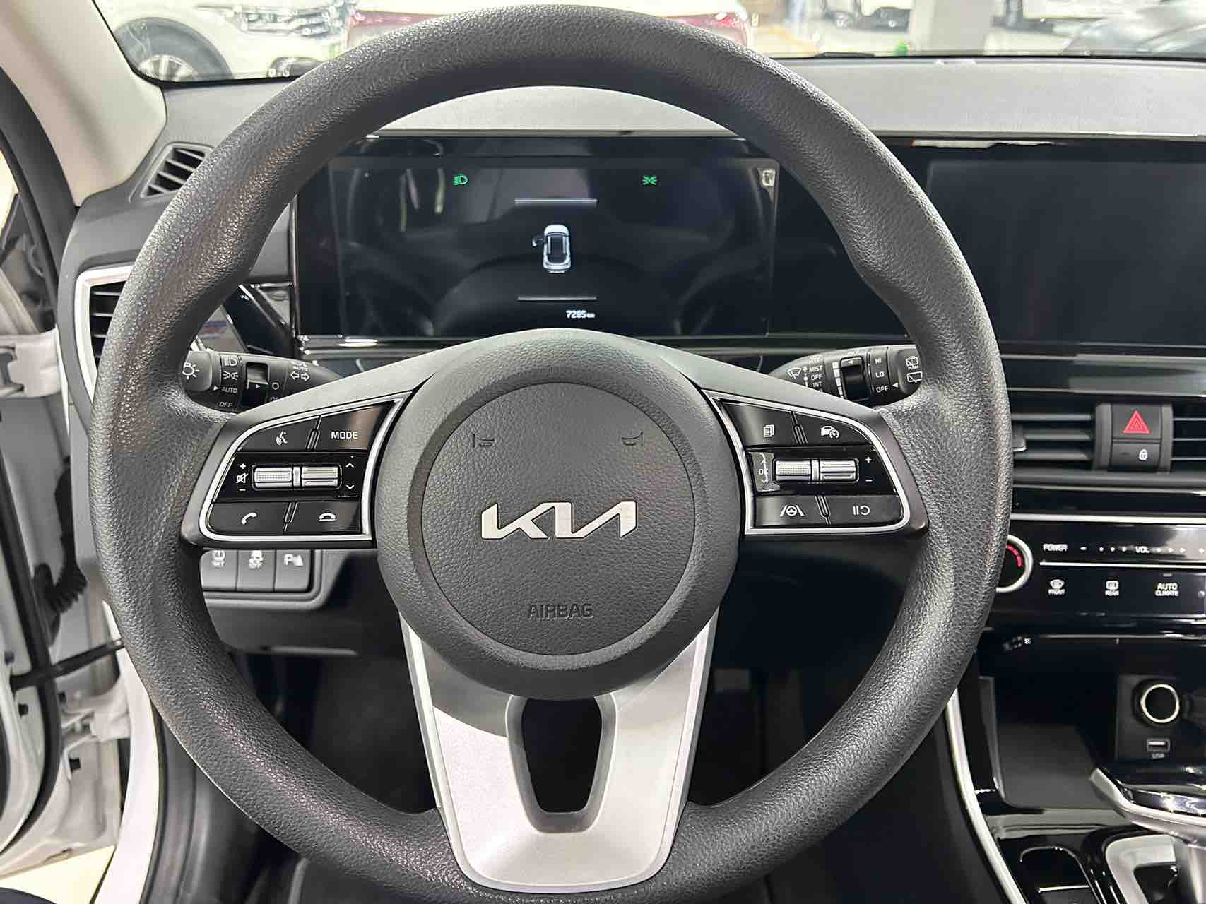 Kia Seltos 2024 imagen de coche #8