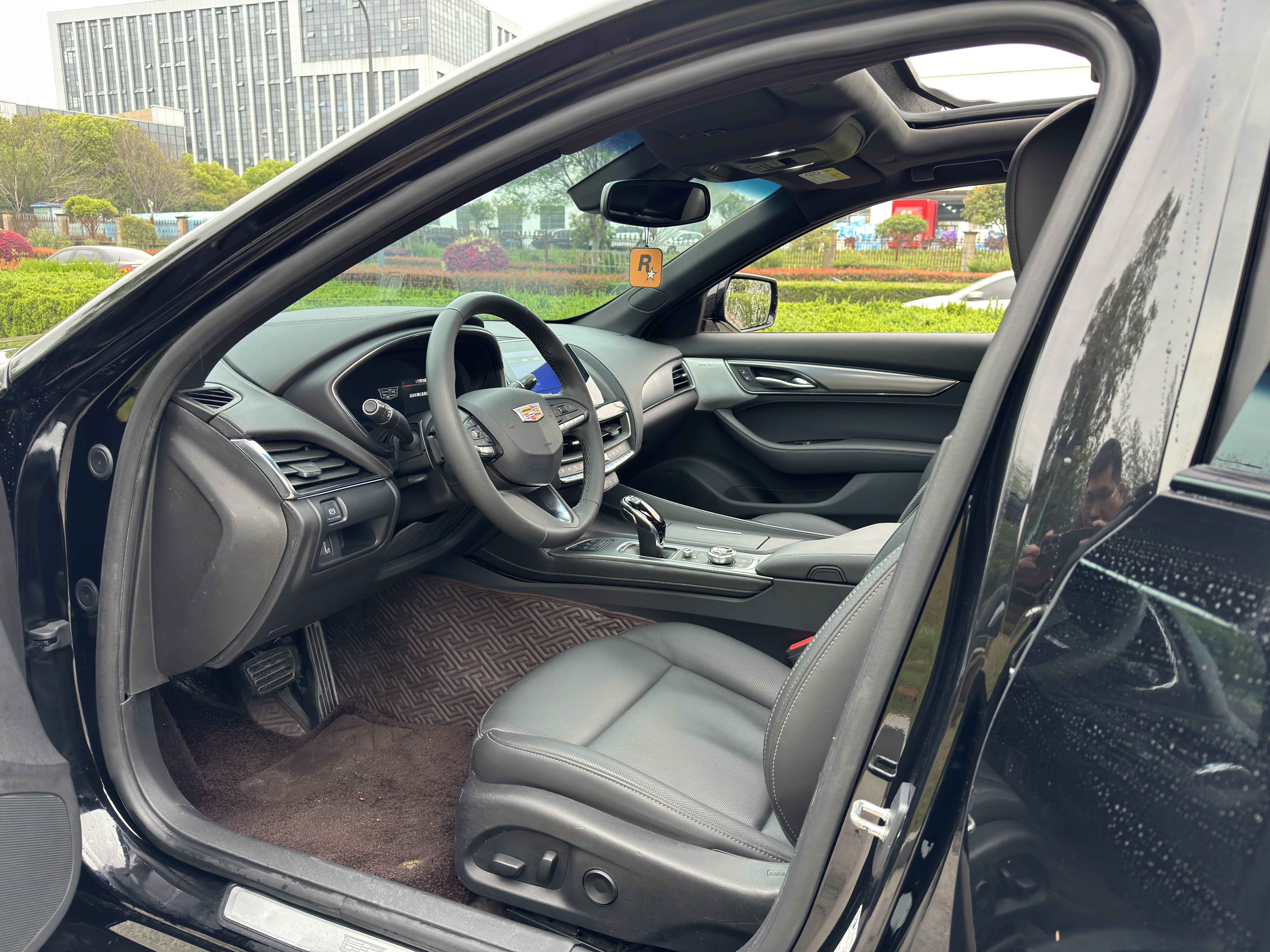 2023 car image #8