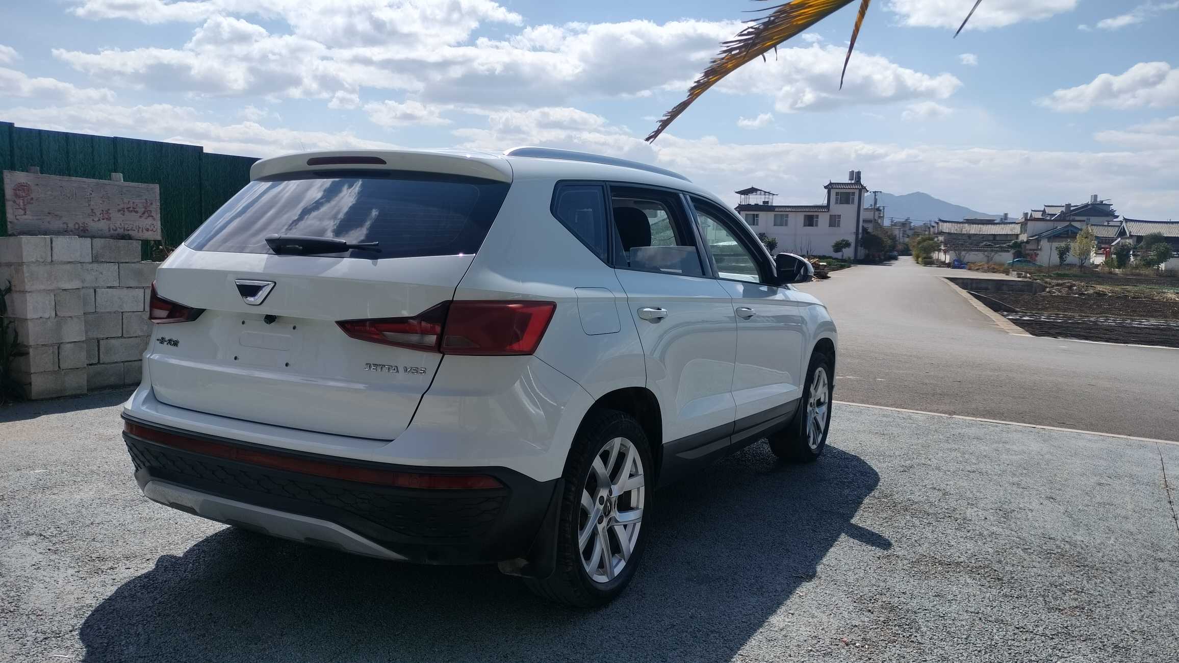 VS5 2023 car image #8
