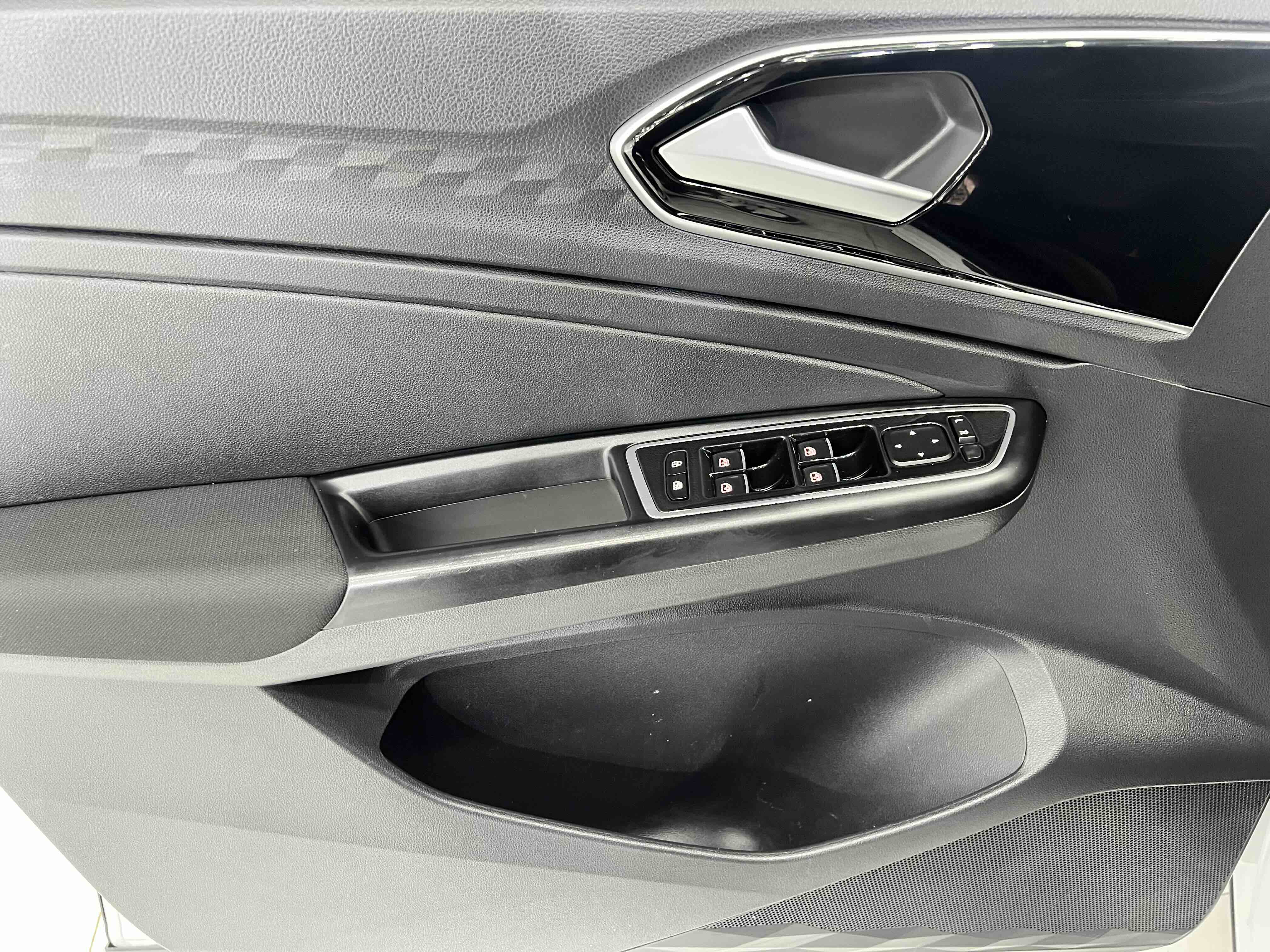 VS5 2022 car image #8