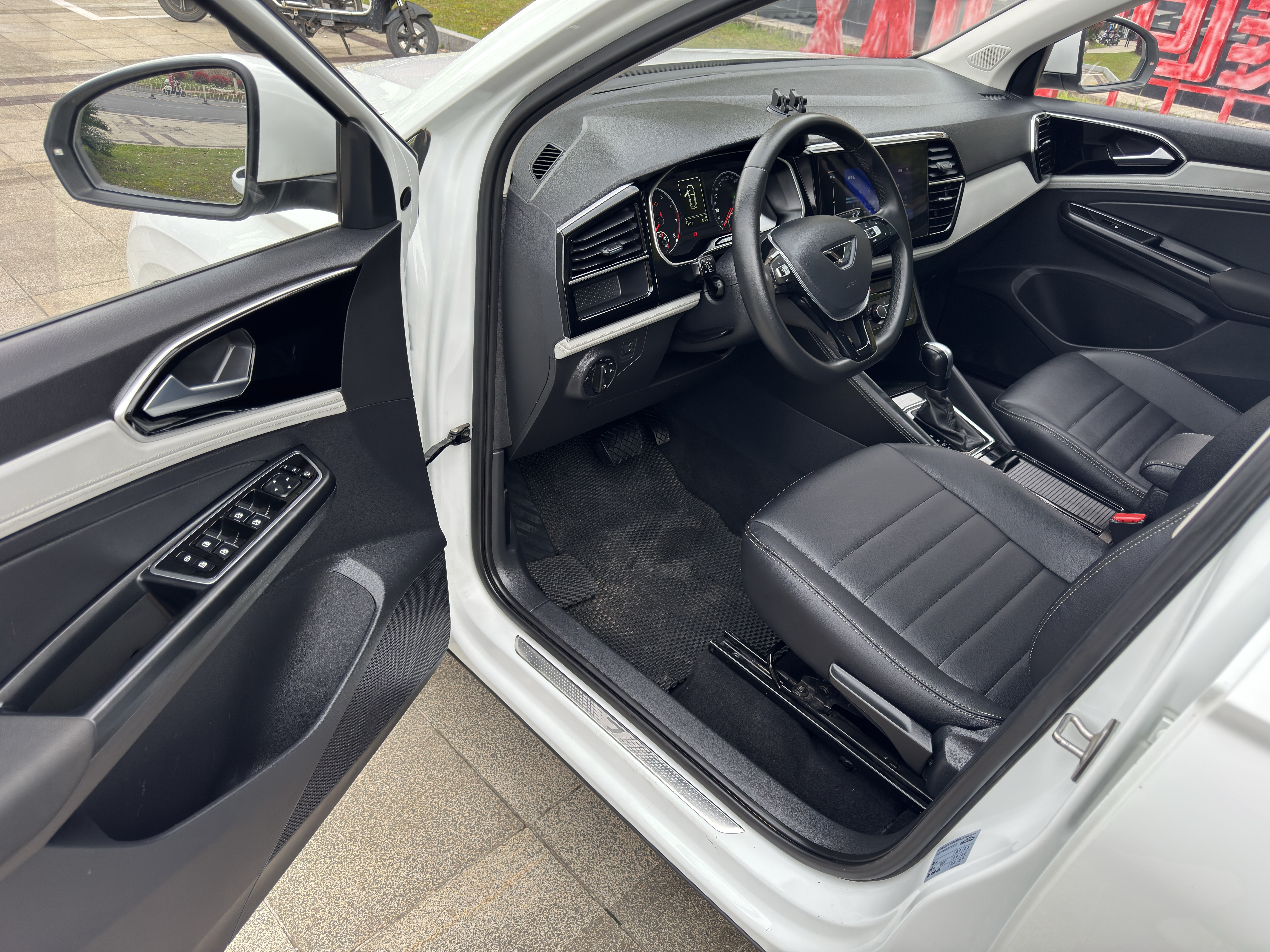 VS5 2023 car image #8