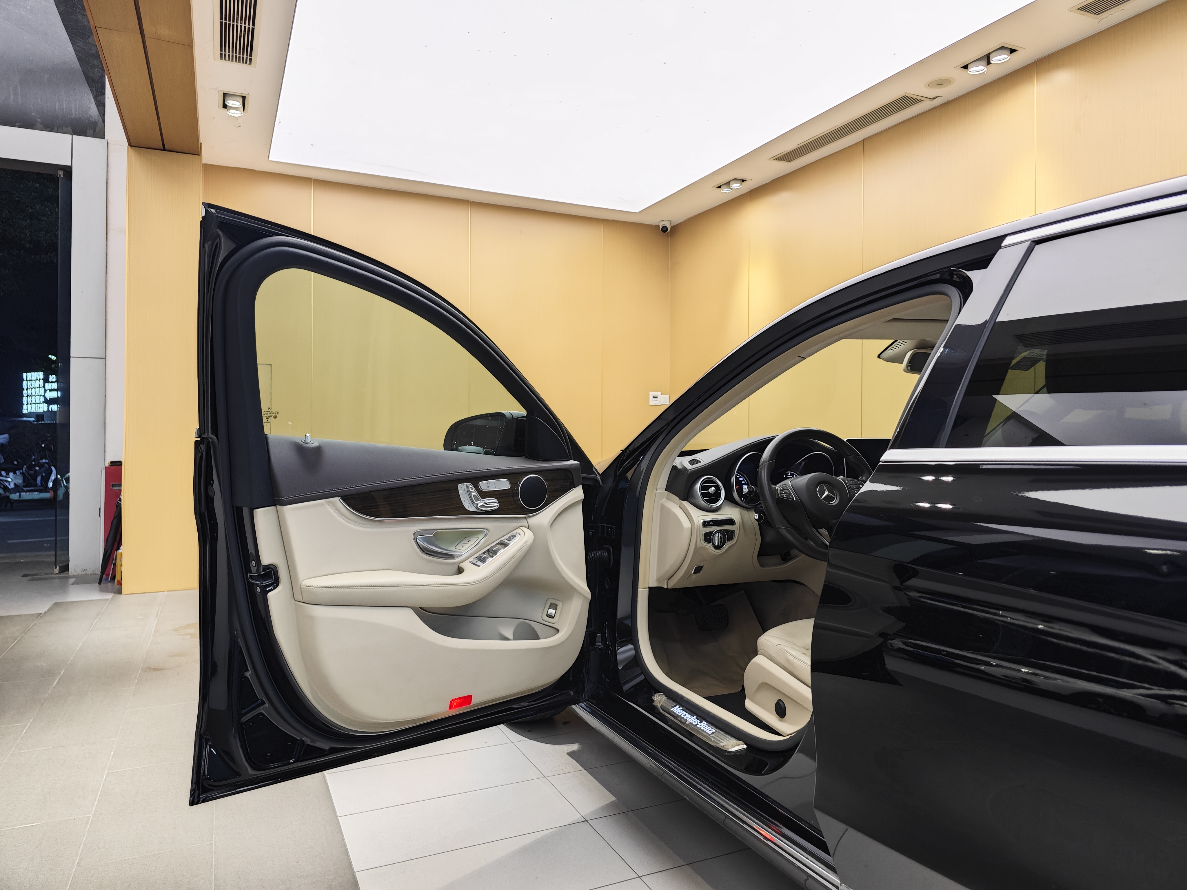 Mercedes-Benz C Class 2015 car image #8
