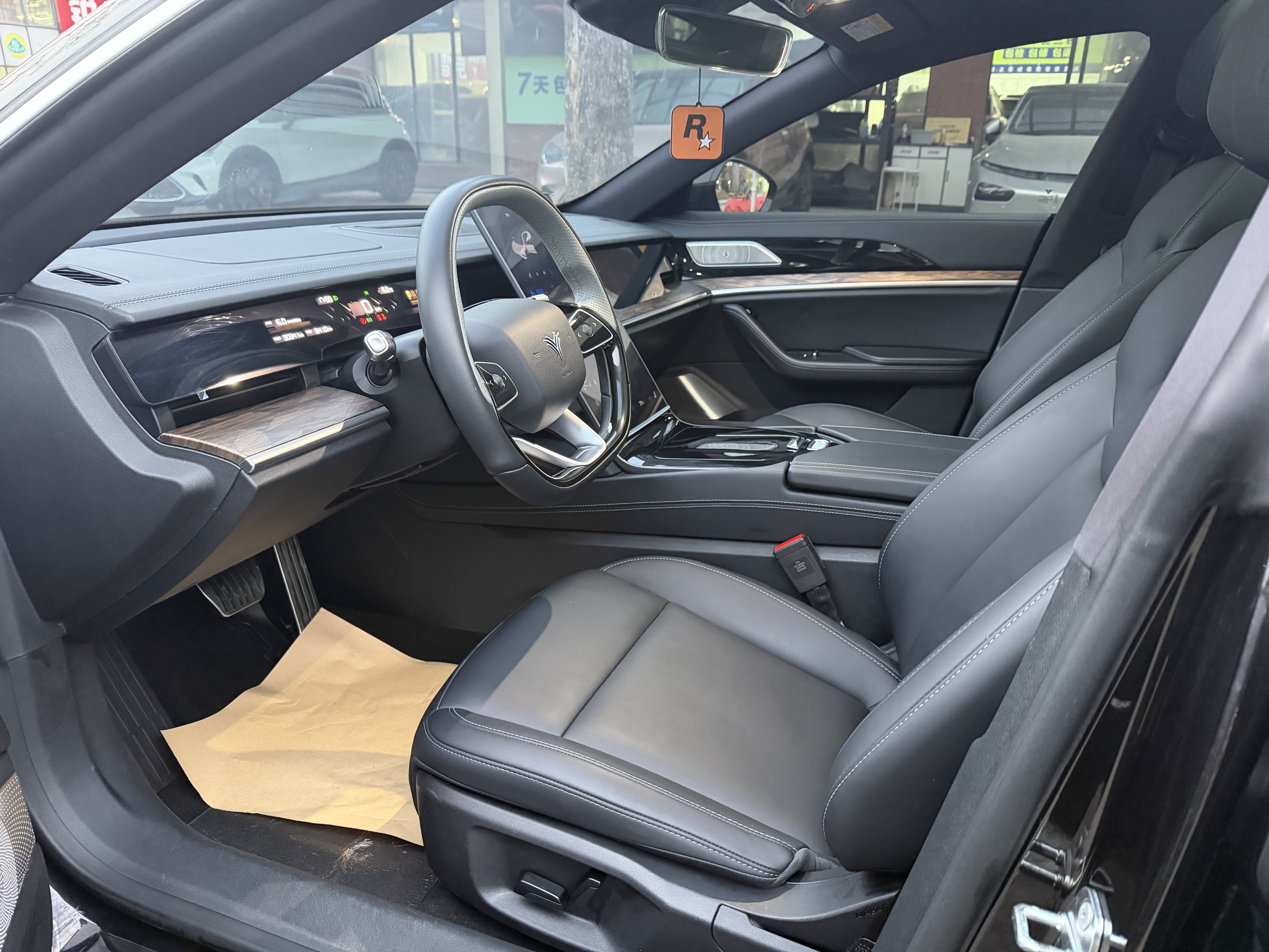 哪吒汽车 哪吒S 2023 汽车图片 #8