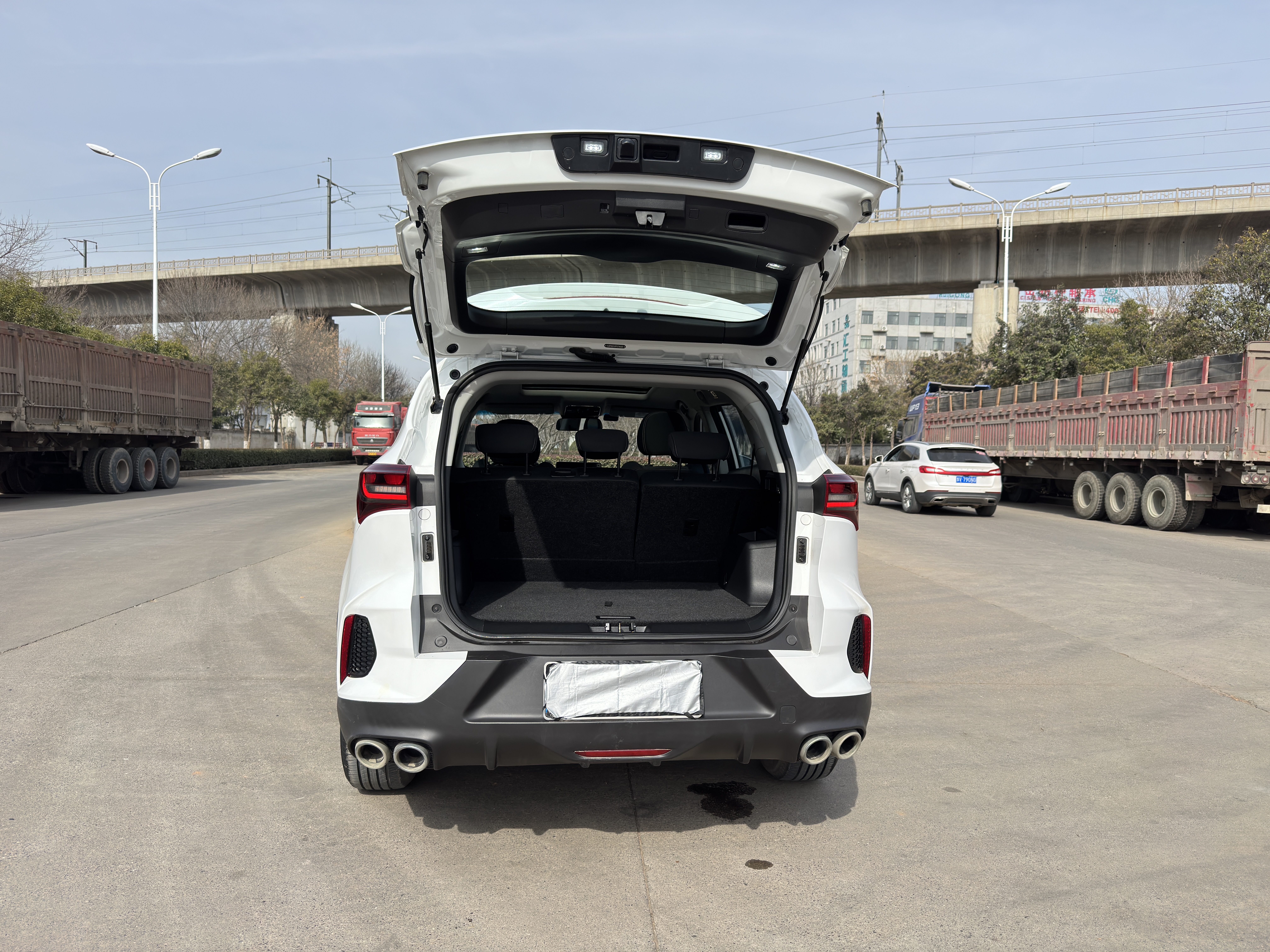 X70 2023 #8 X70 2023 car image #8