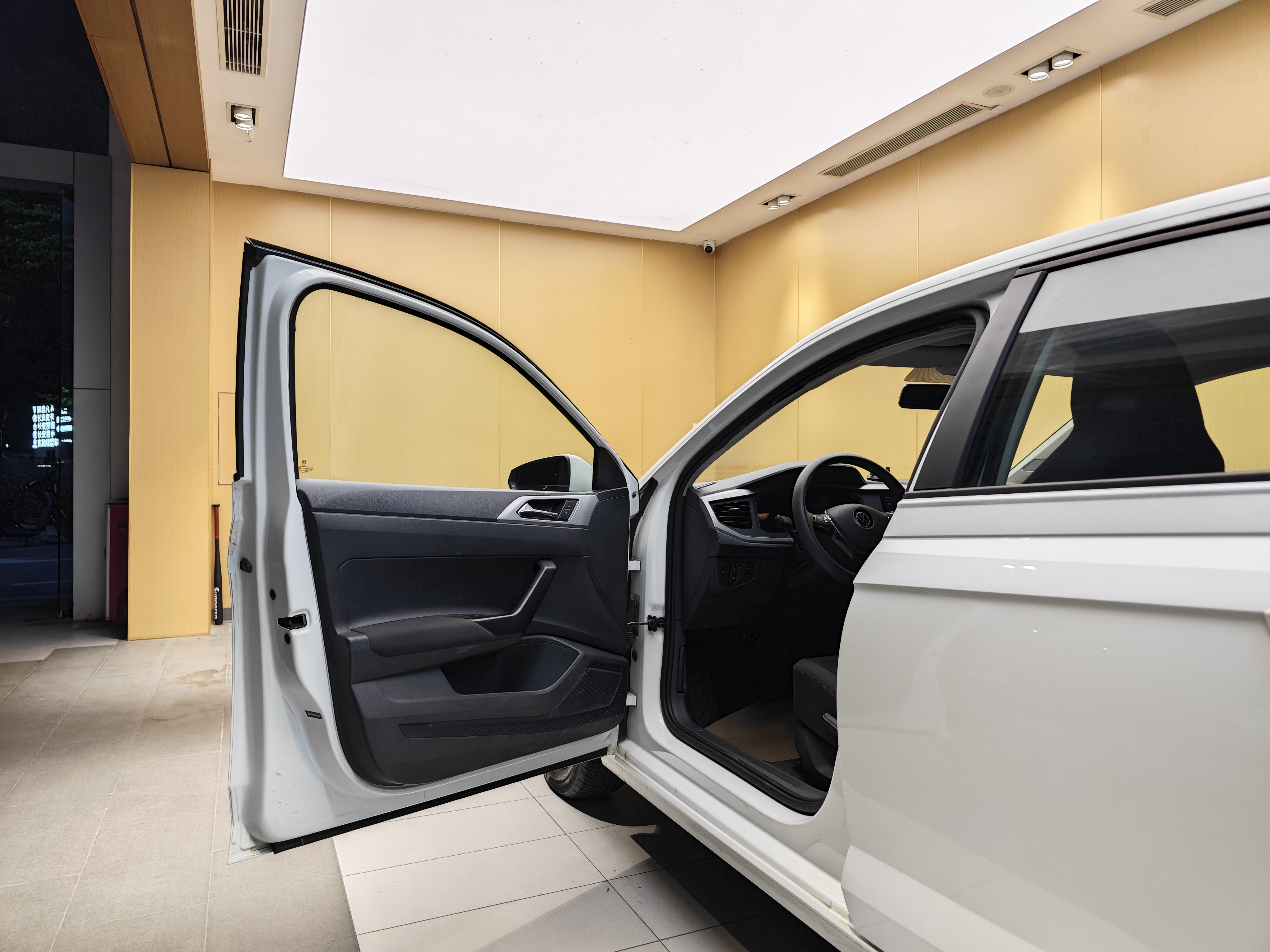 Polo 2023 car image #8
