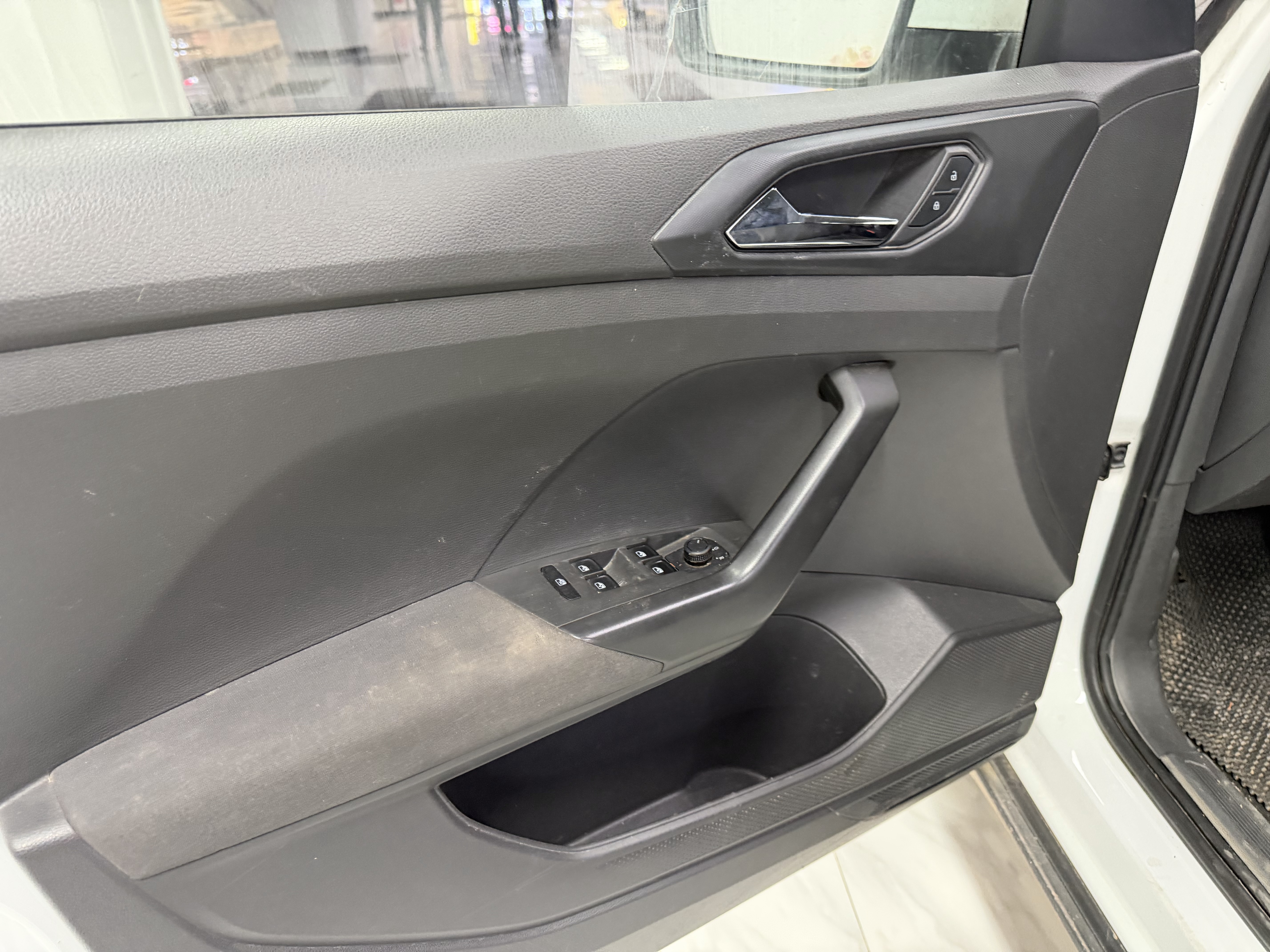 Volkswagen T-Cross 2024 car image #8