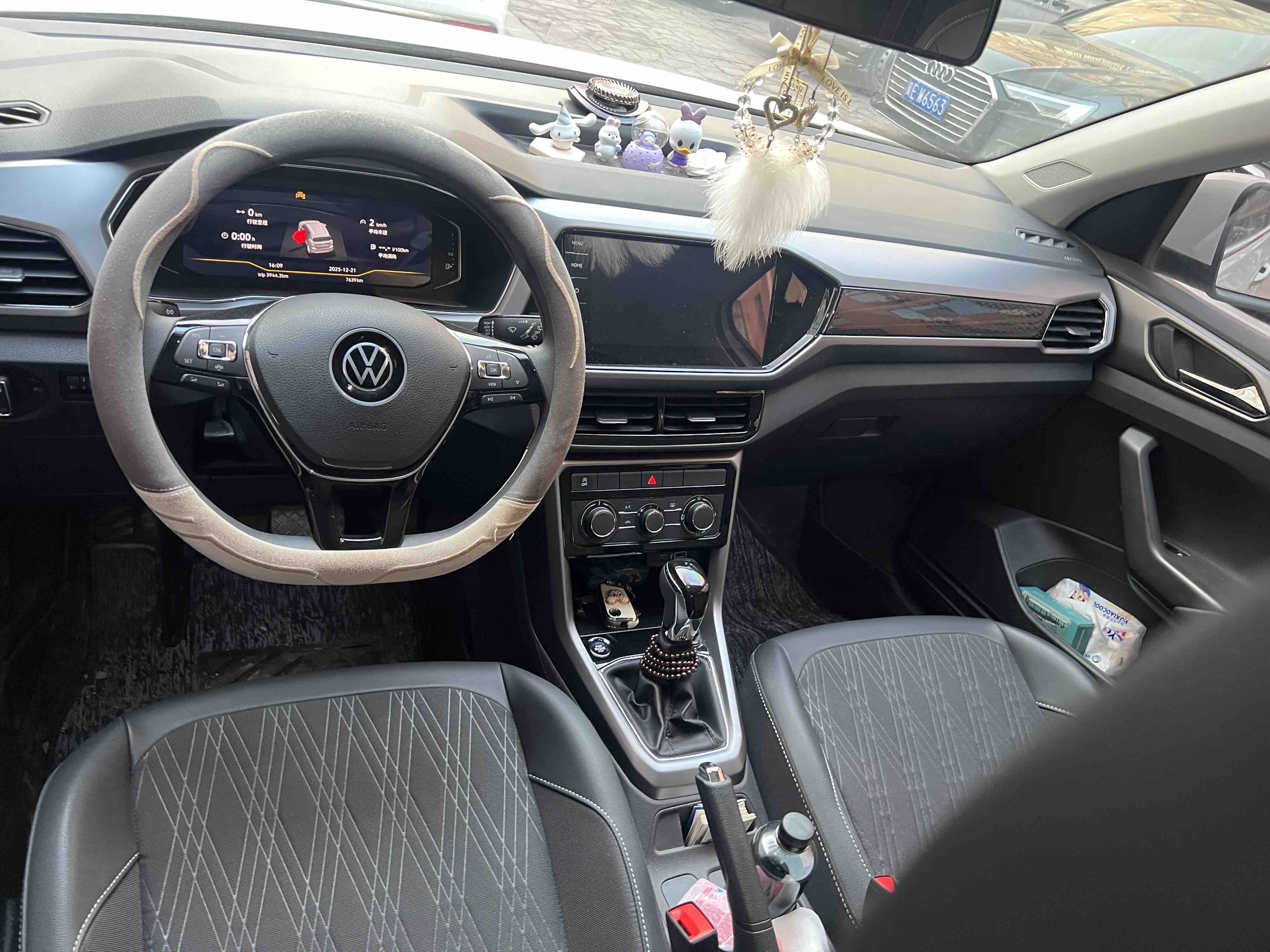 Volkswagen T-Cross 2024 car image #8
