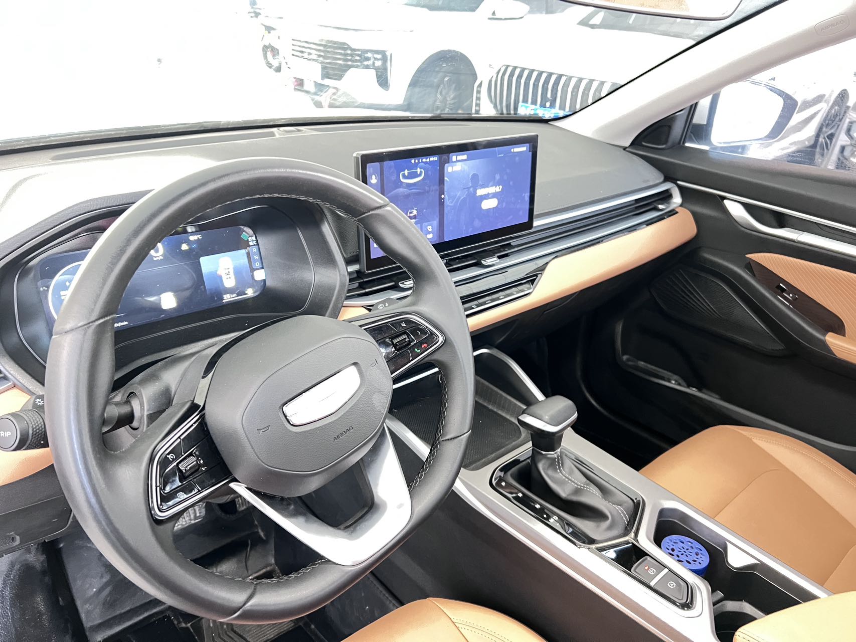 Emgrand 2024 car image #8