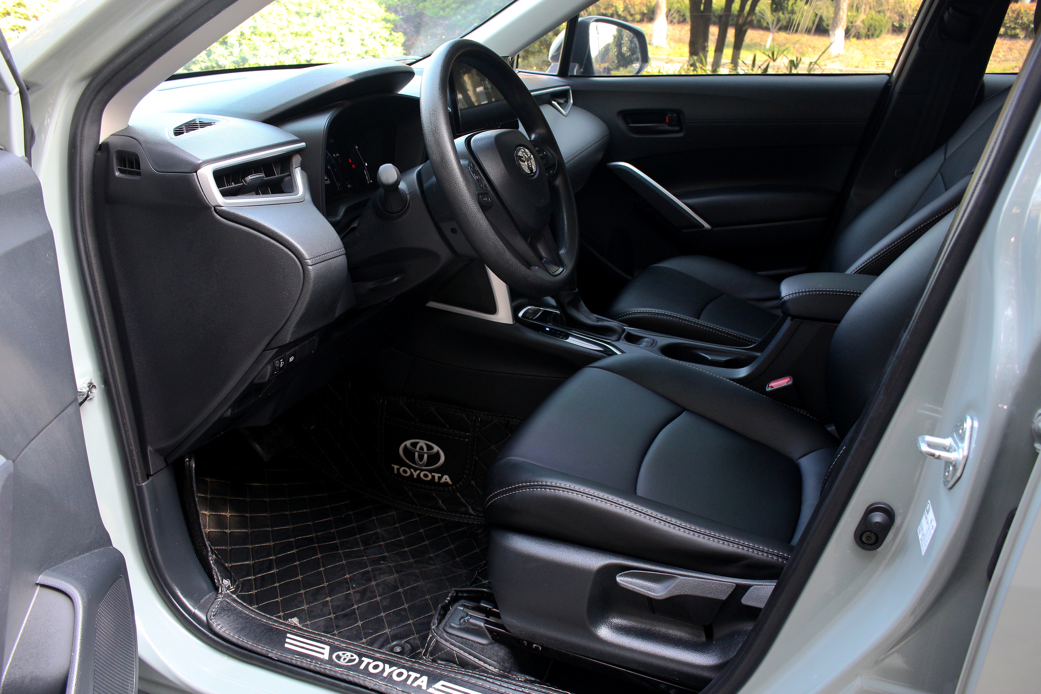 Toyota Corolla Cross 2023 immagine di auto #8