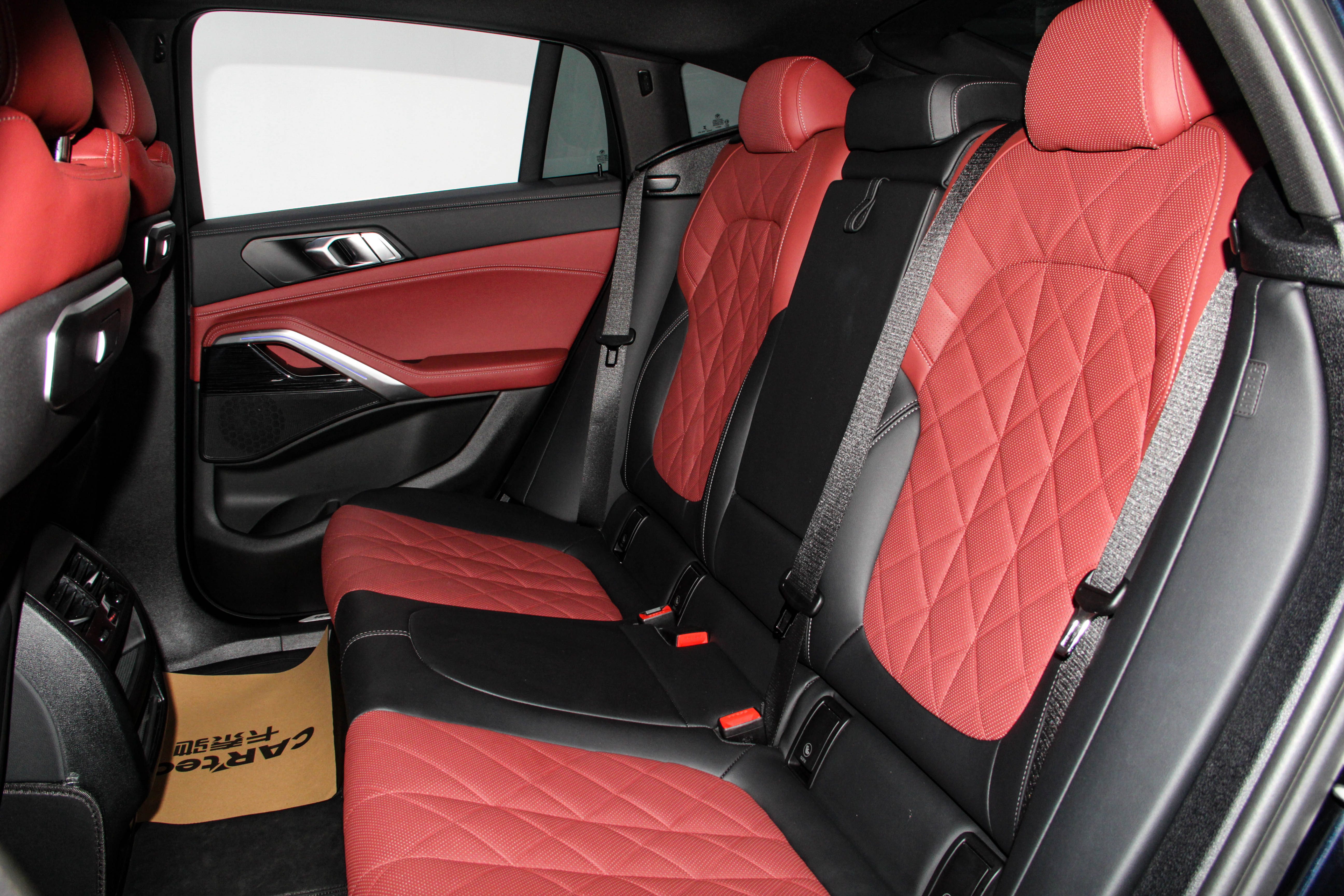 BMW X6 2023 car image #8