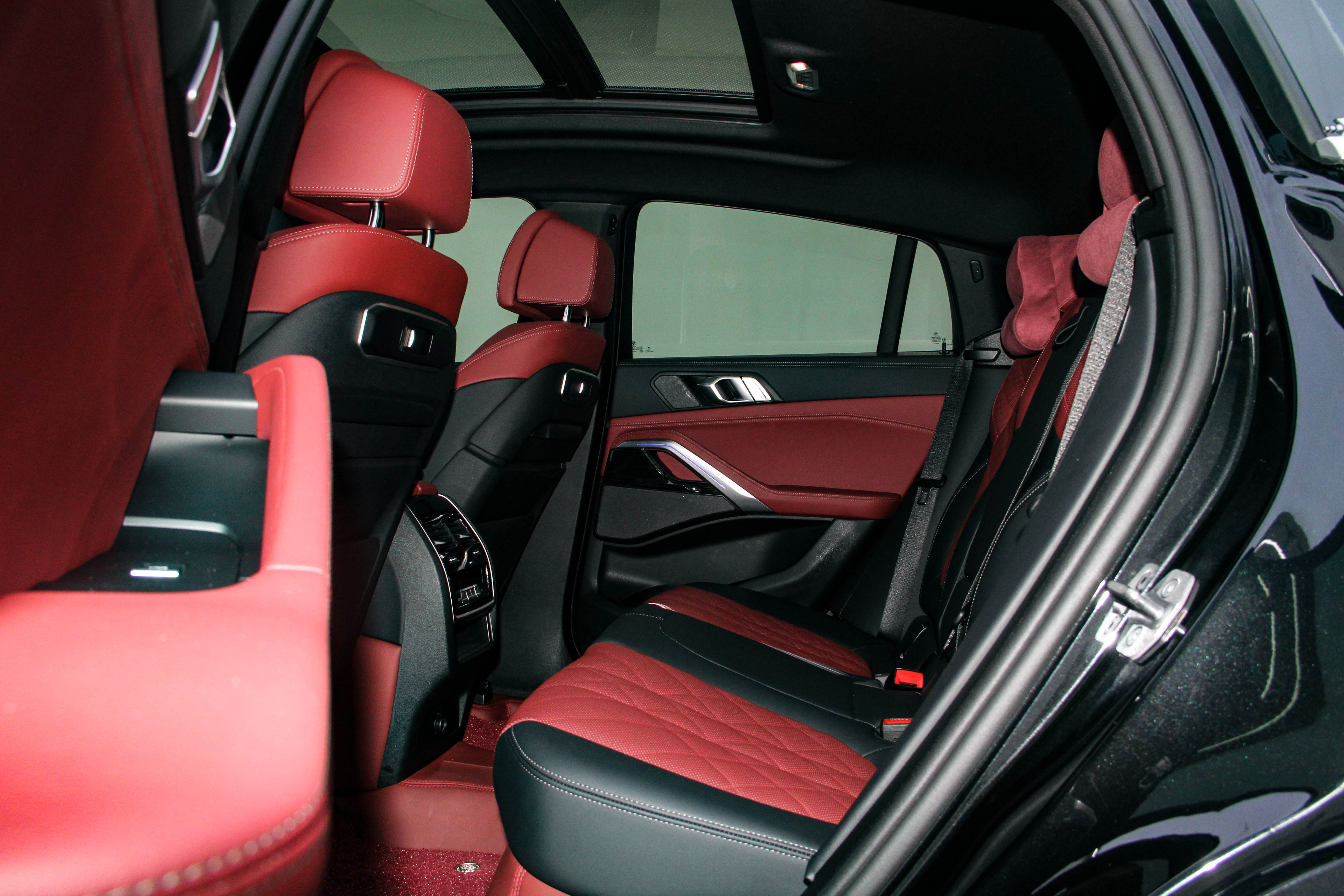 BMW X6 2025 car image #8