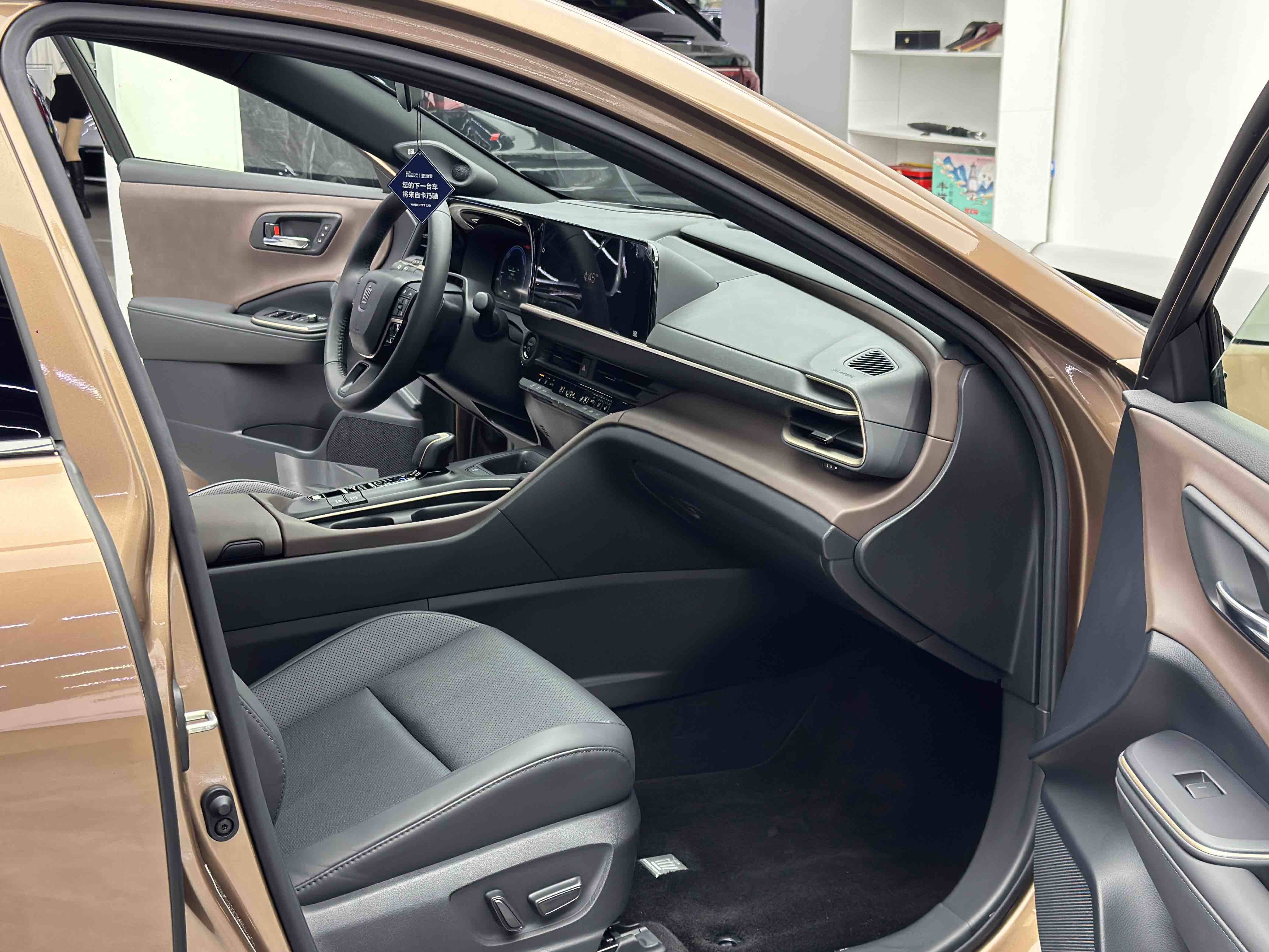 Toyota CrownSportCross 2026 image de voiture #8