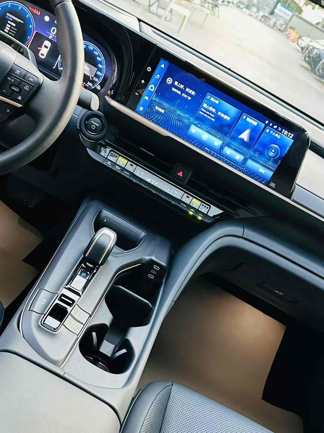 Toyota Crown 2024 #8 Toyota Crown 2024 immagine di auto #8