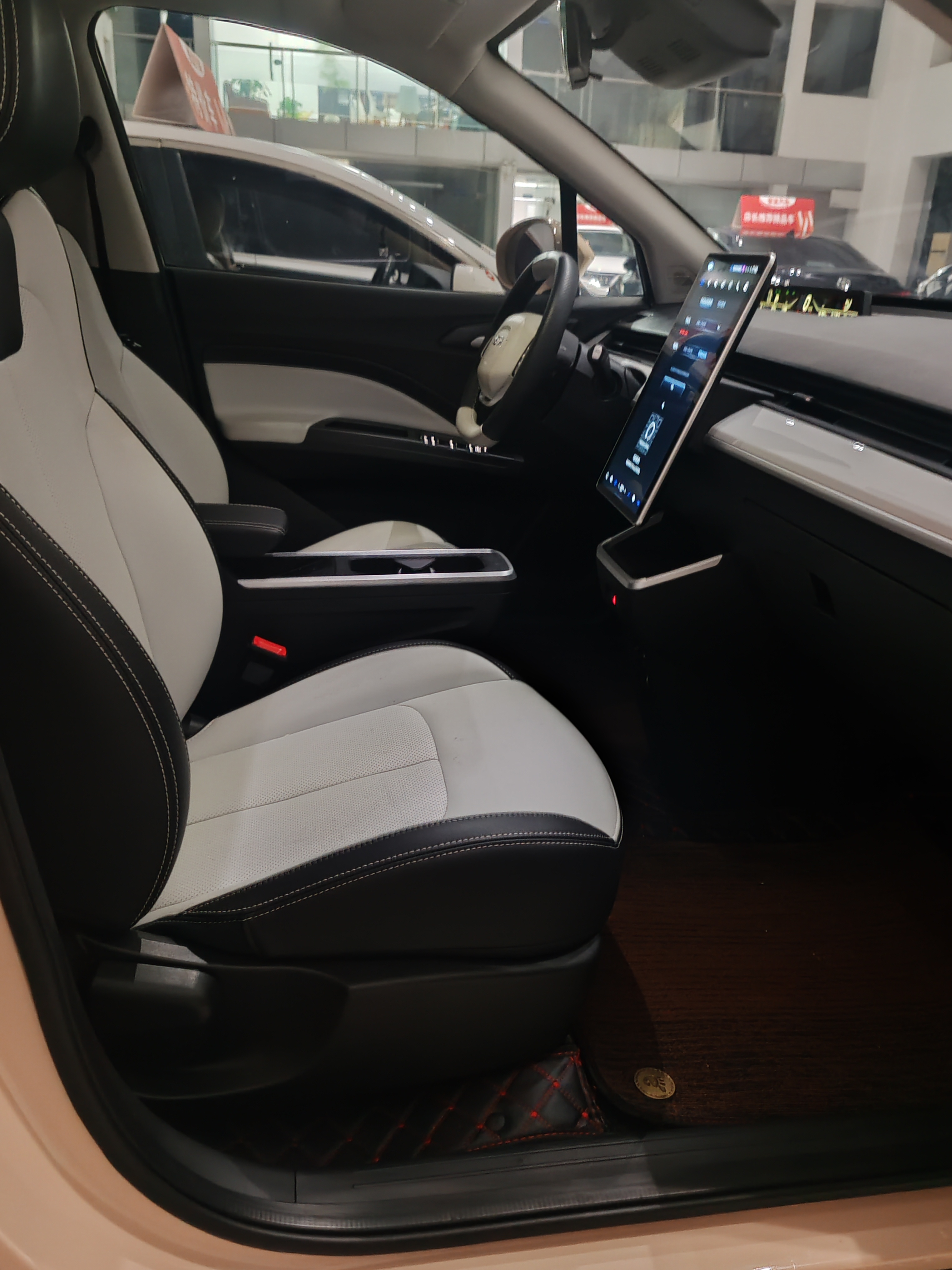 哪吒汽车 哪吒AYA 2023 汽车图片 #8