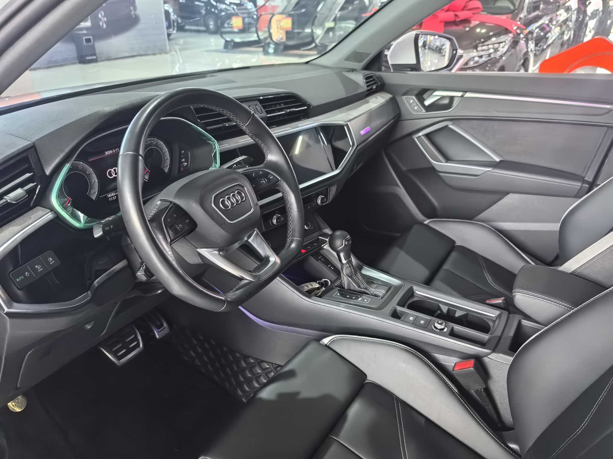 Audi Q3 2024 car image #8