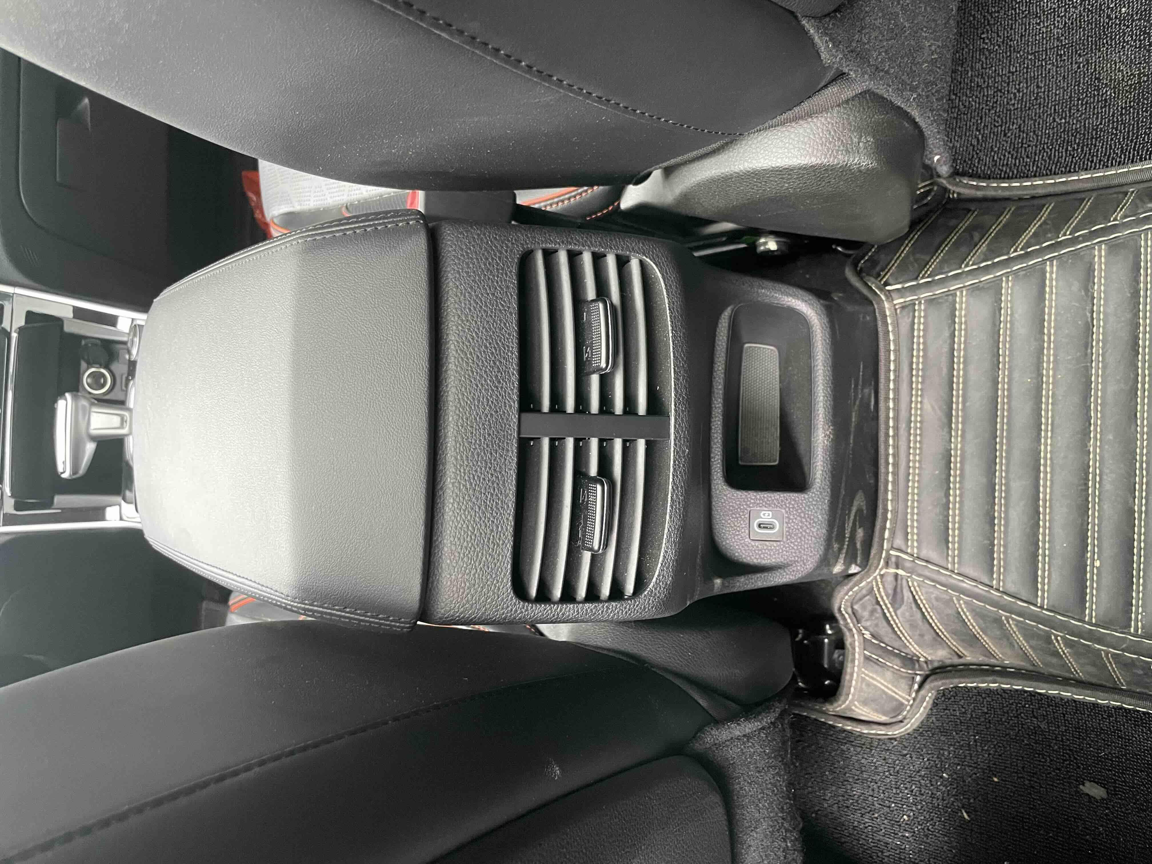 Kia Seltos 2024 imagen de coche #8