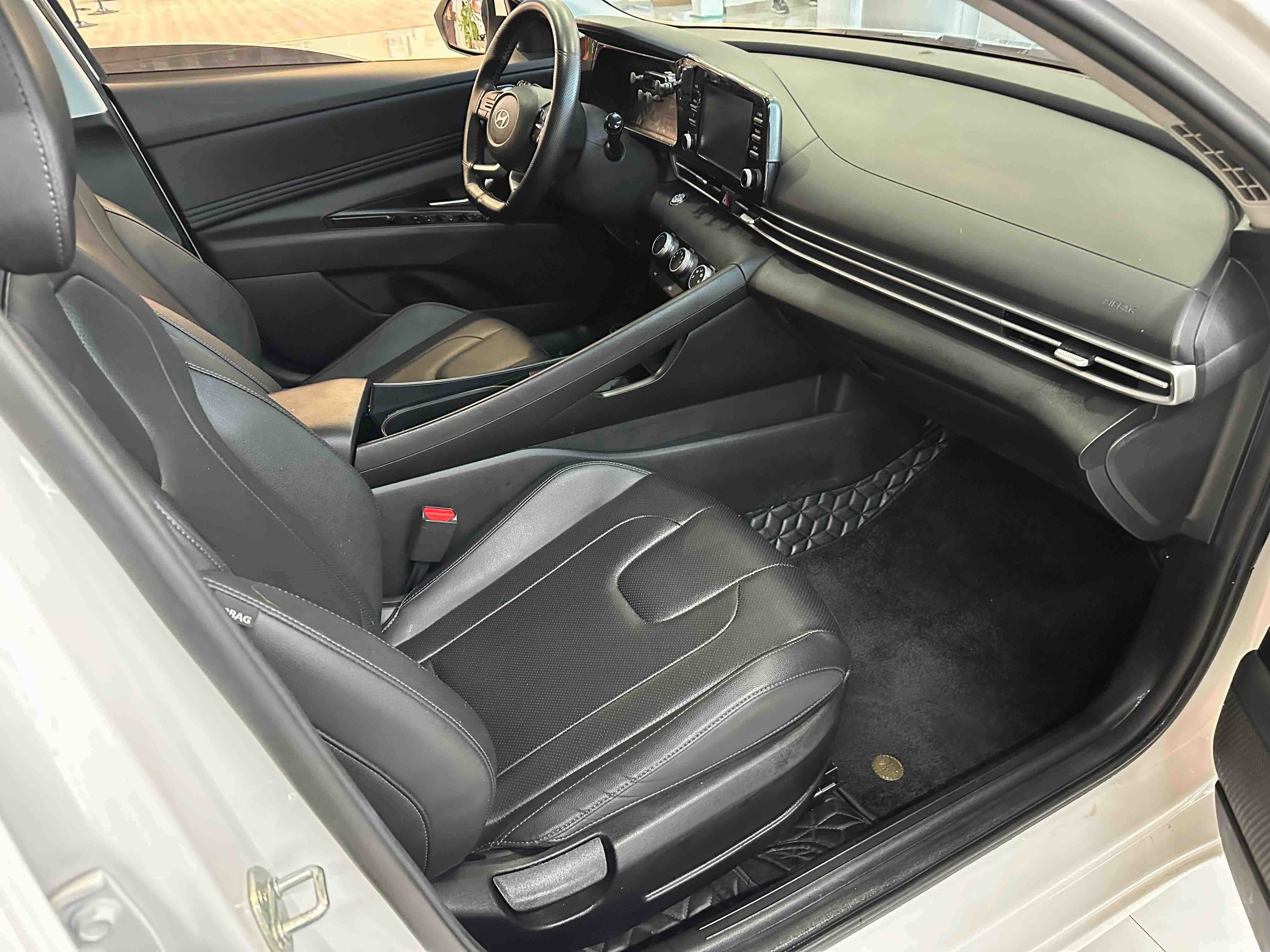 Hyundai Elantra 2023 car image #8