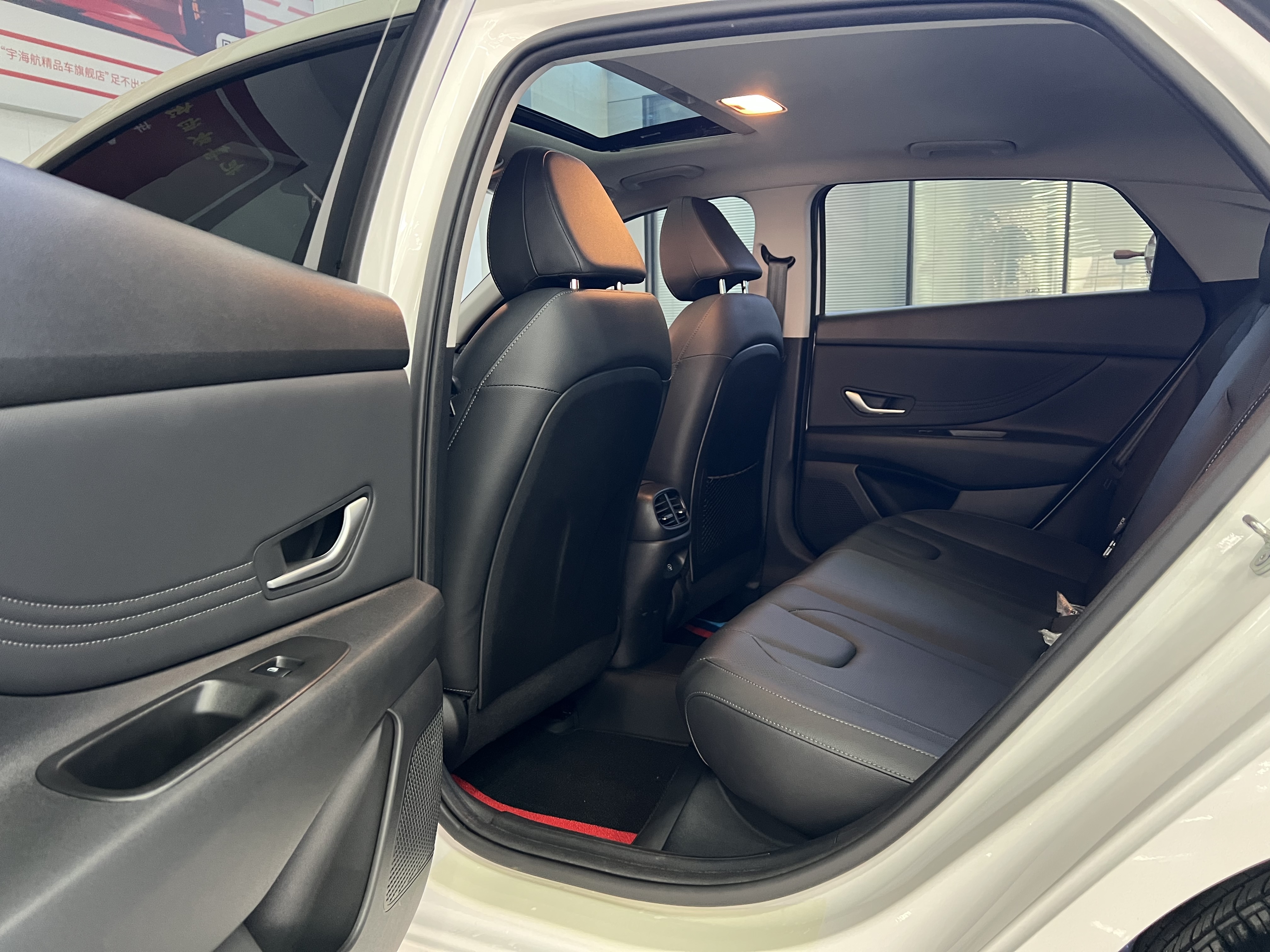 Hyundai Elantra 2024 immagine di auto #8