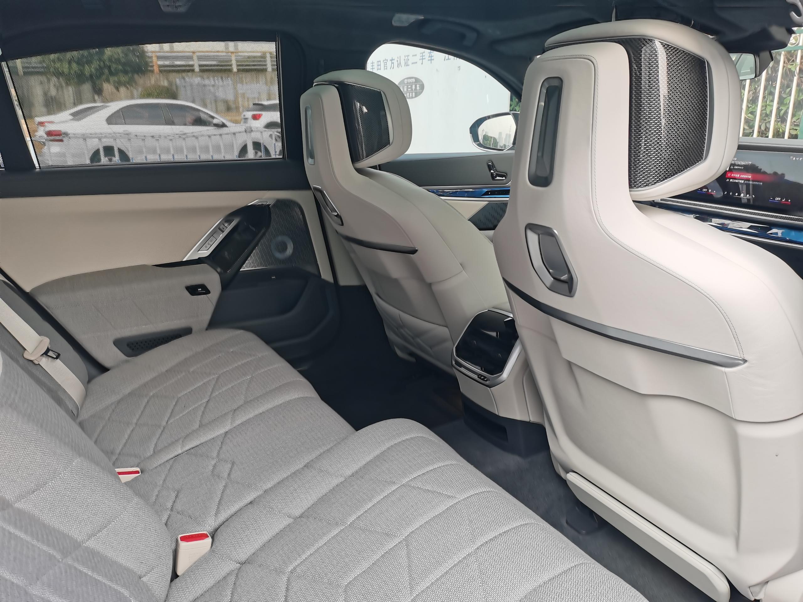 BMW M760Le 2025 car image #8