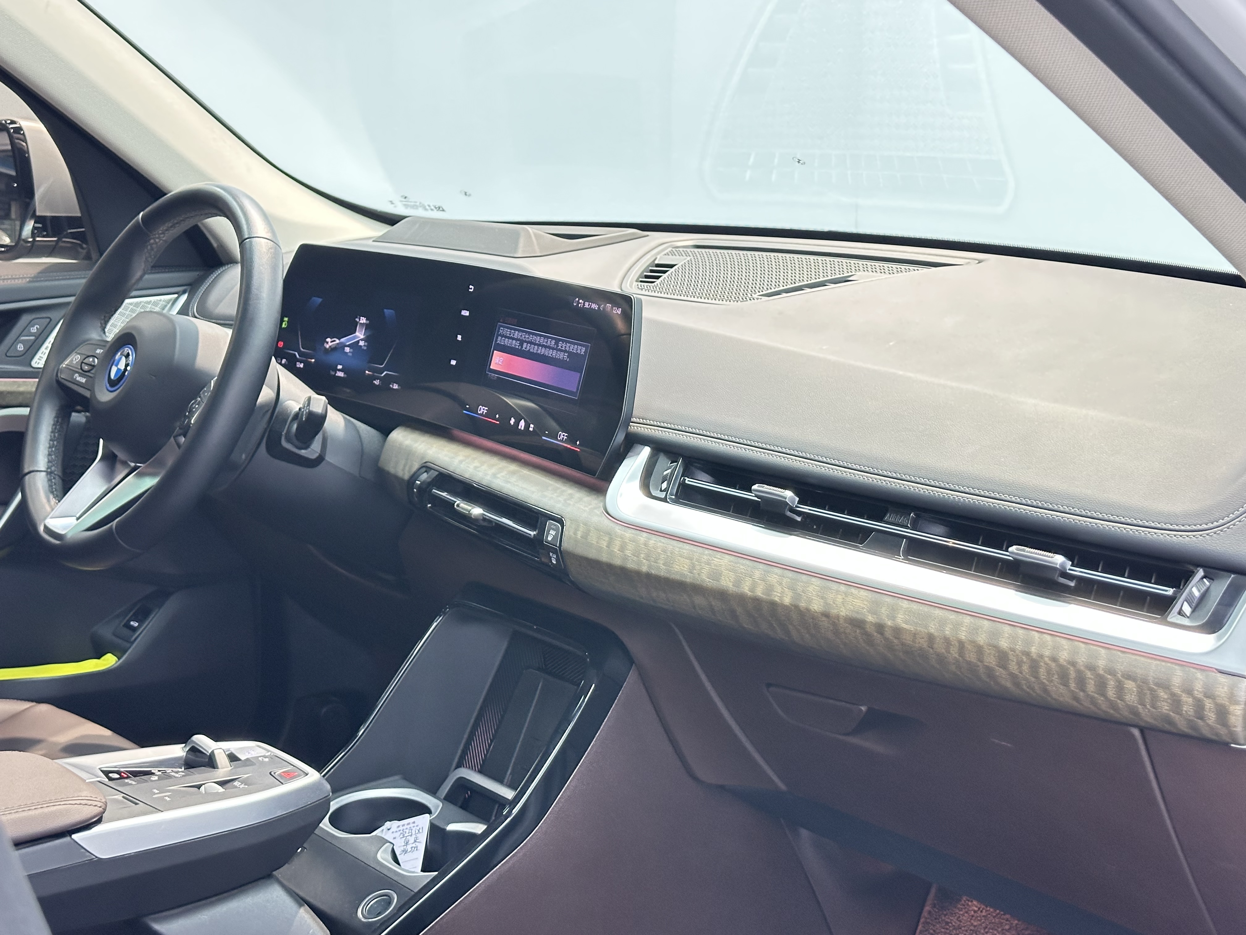 BMW iX1 2025 car image #8