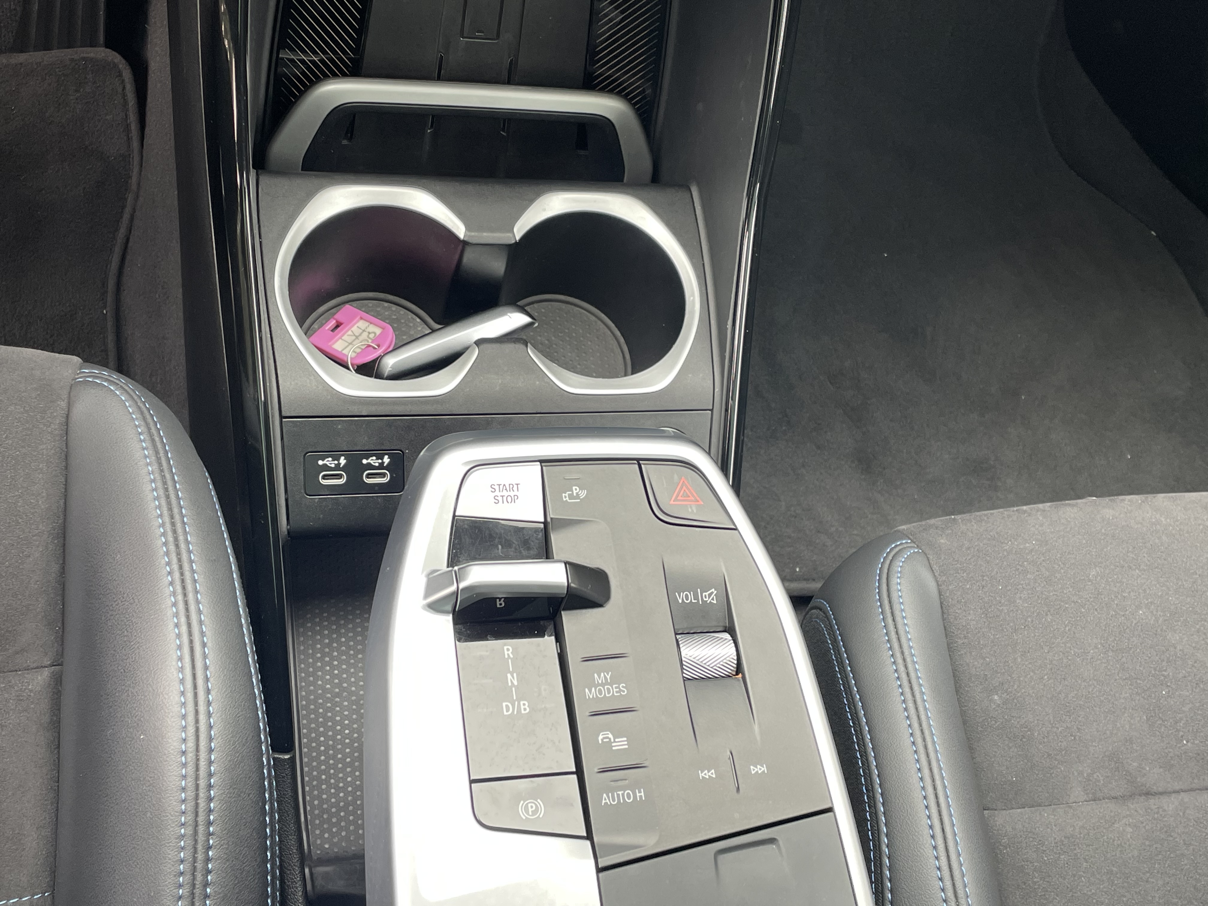 BMW iX1 2023 #8 BMW iX1 2023 immagine di auto #8