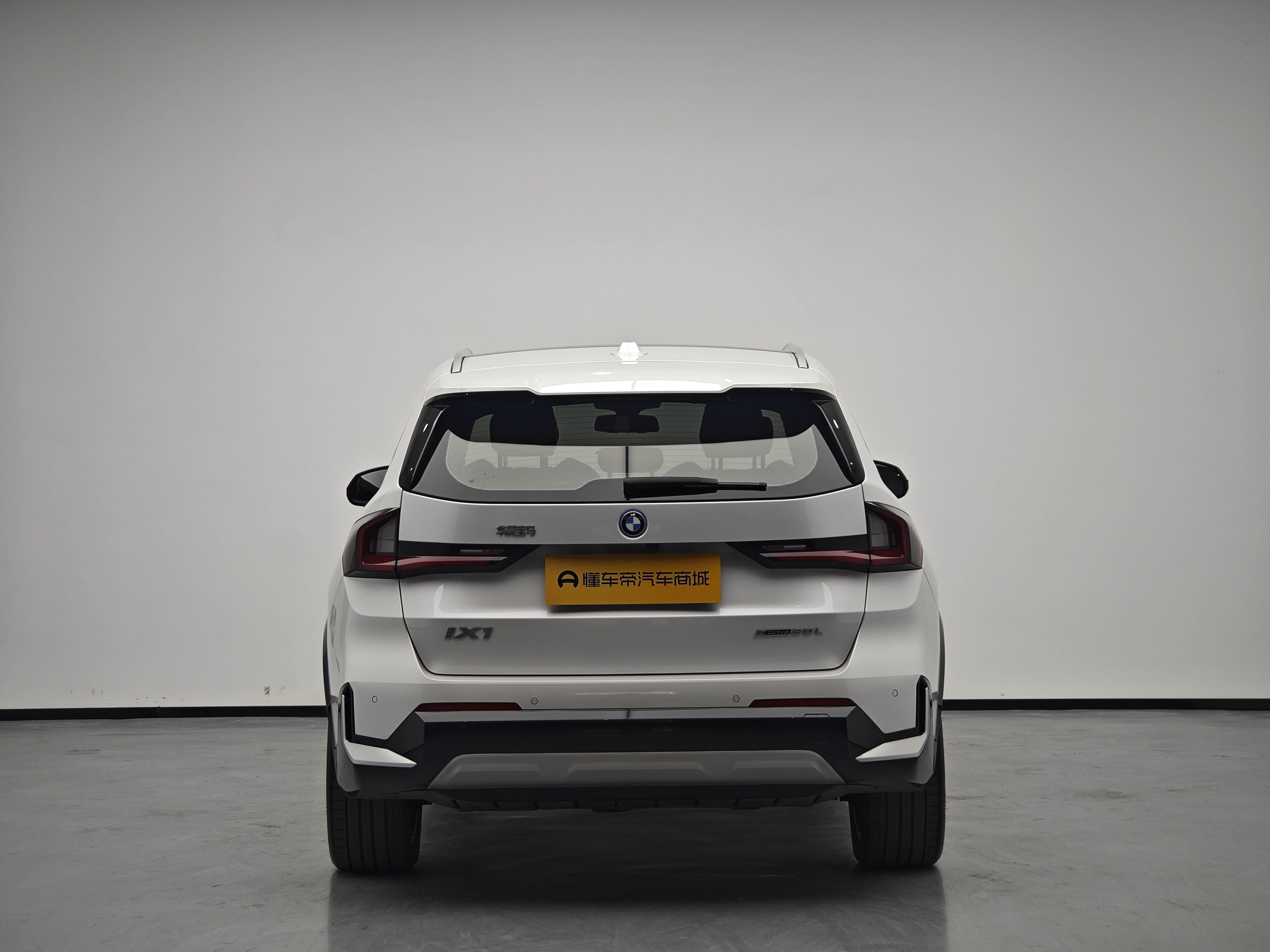 BMW iX1 2025 #8 BMW iX1 2025 صورة سيارة #8