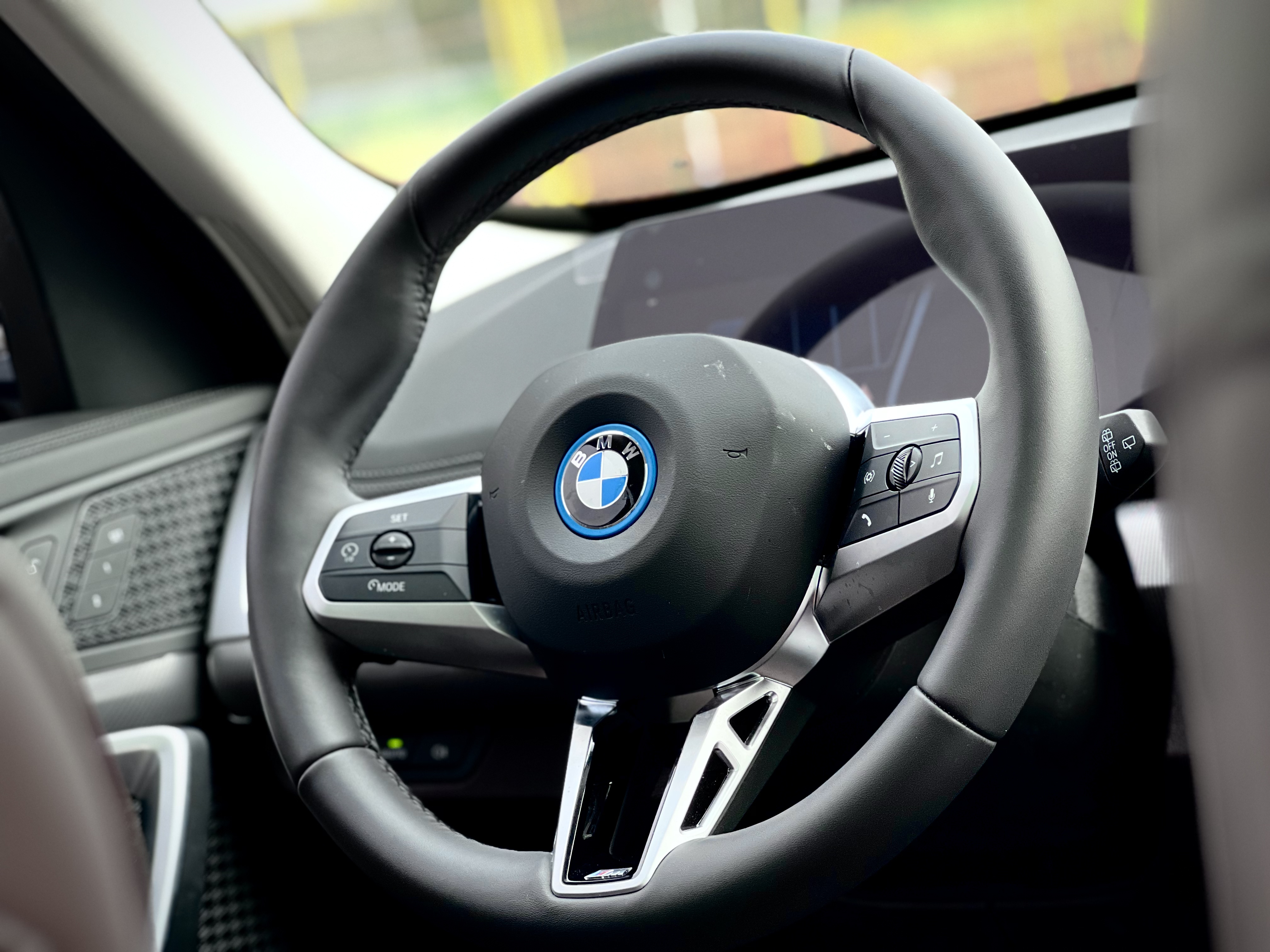 BMW iX1 2025 #8 BMW iX1 2025 immagine di auto #8