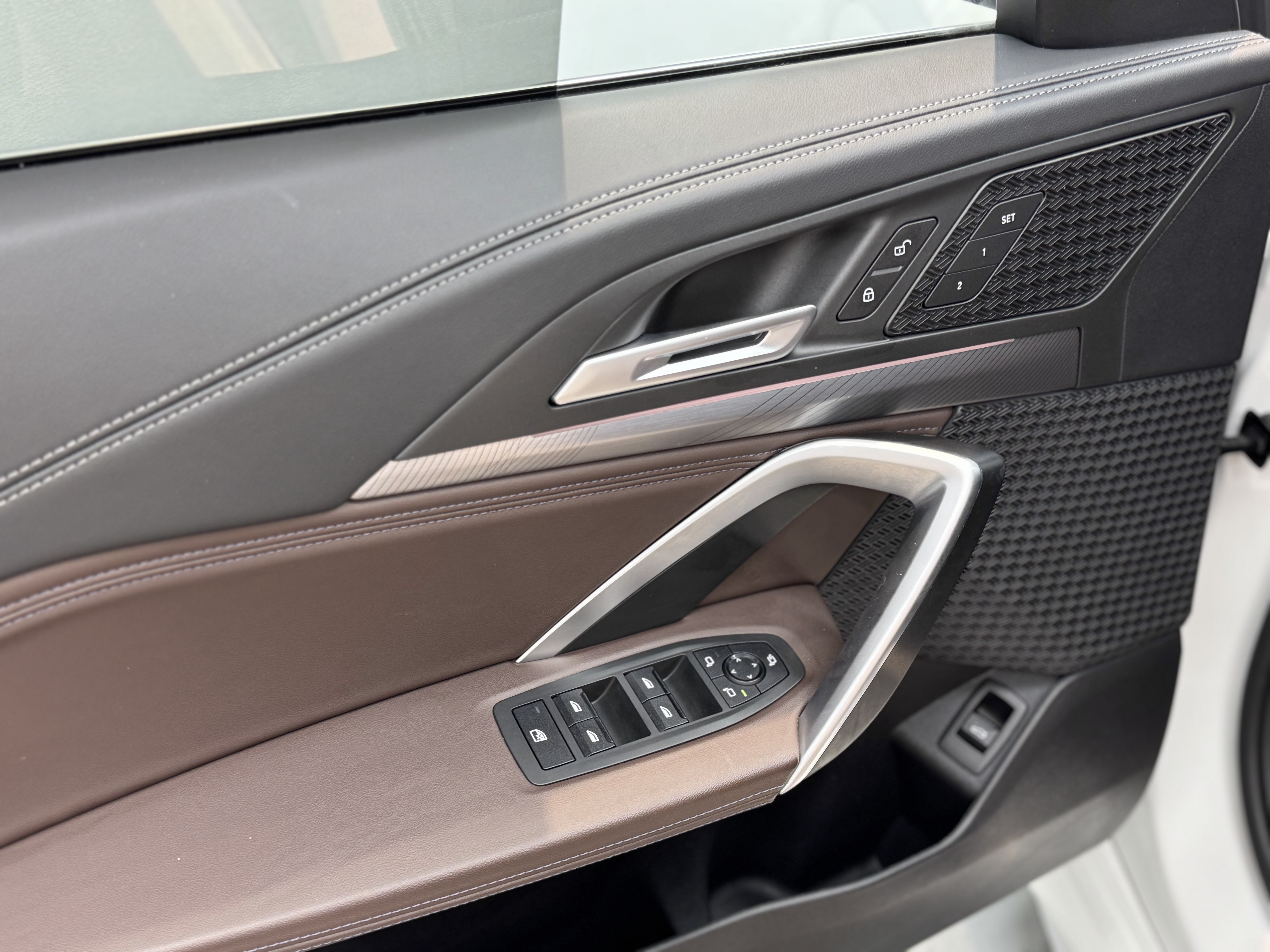 BMW iX1 2024 car image #8