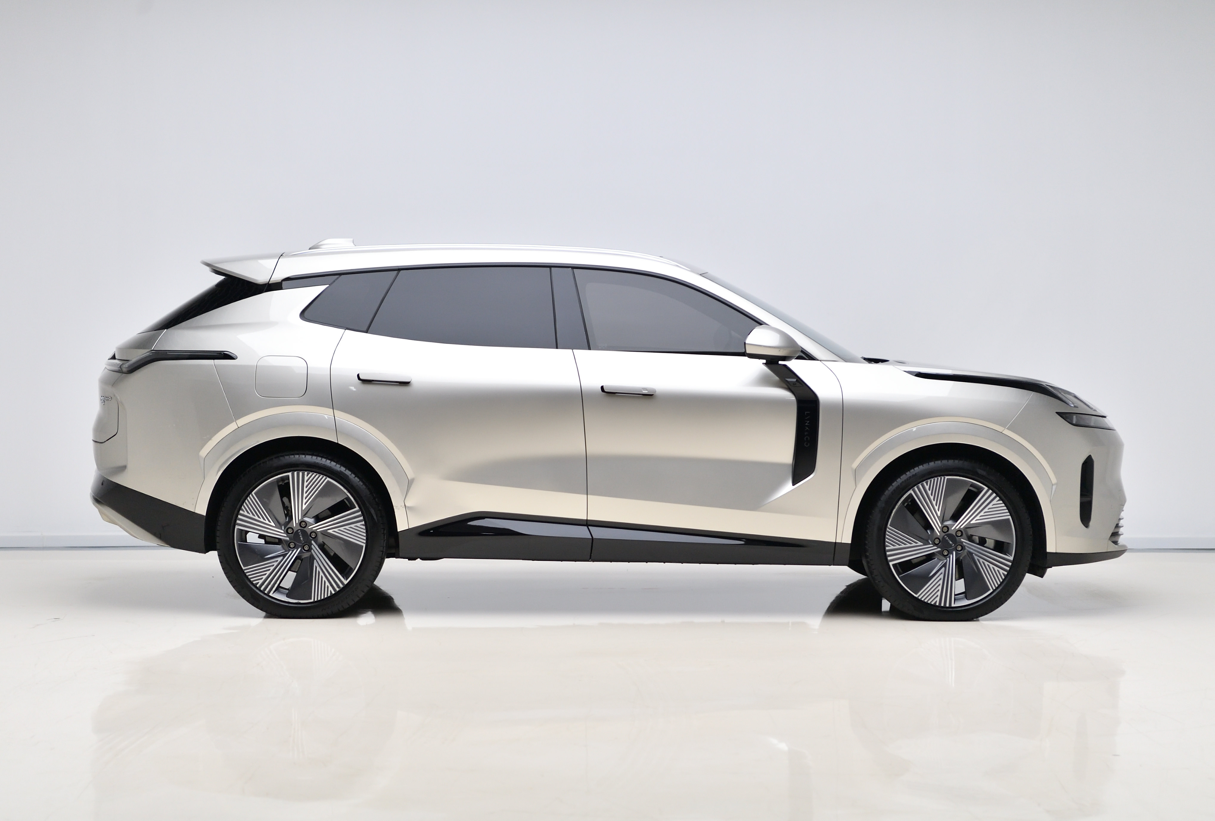 Lynk & Co 08 EM-P 2024 car image #8