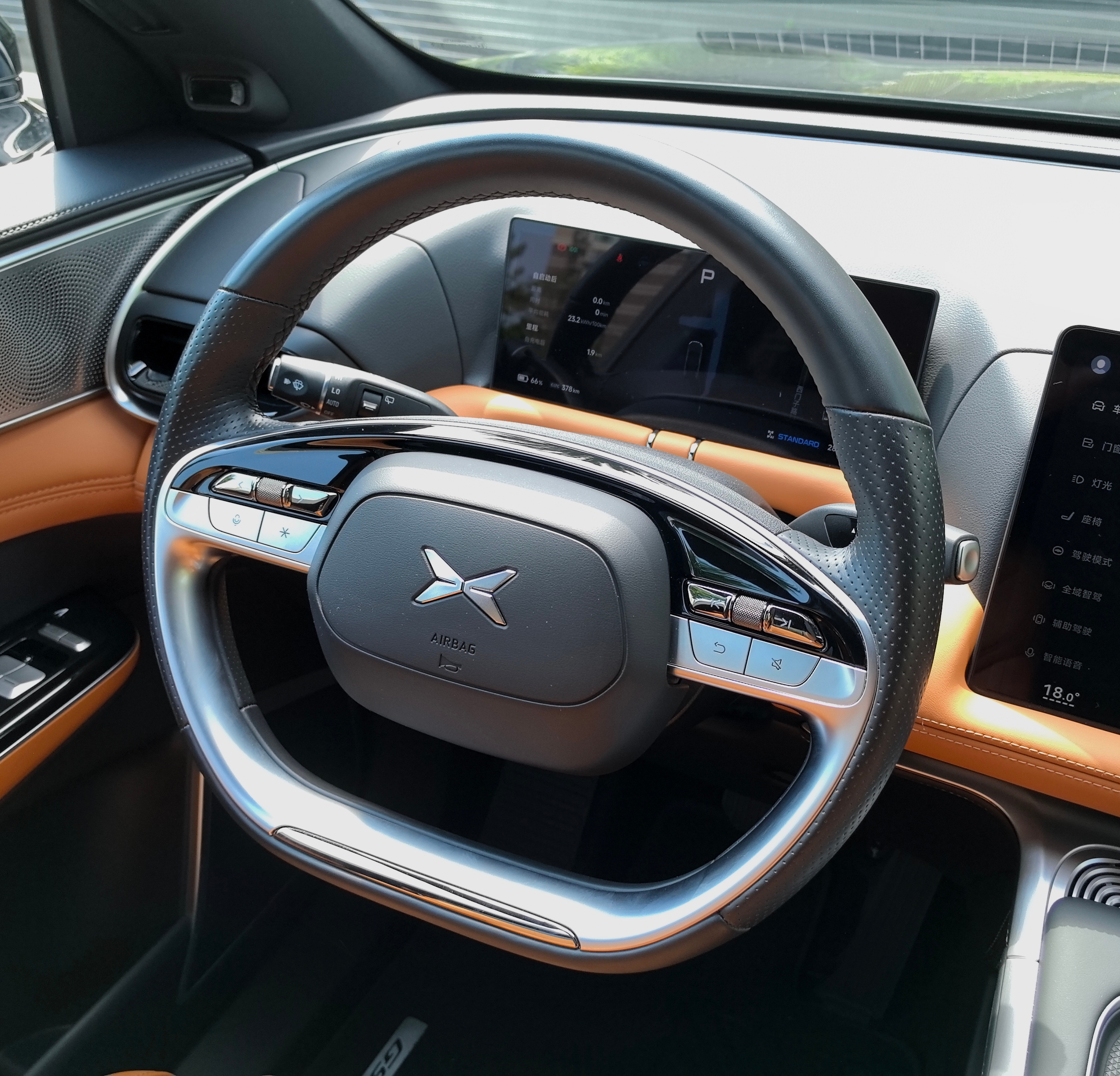 Xpeng G9 2025 car image #8