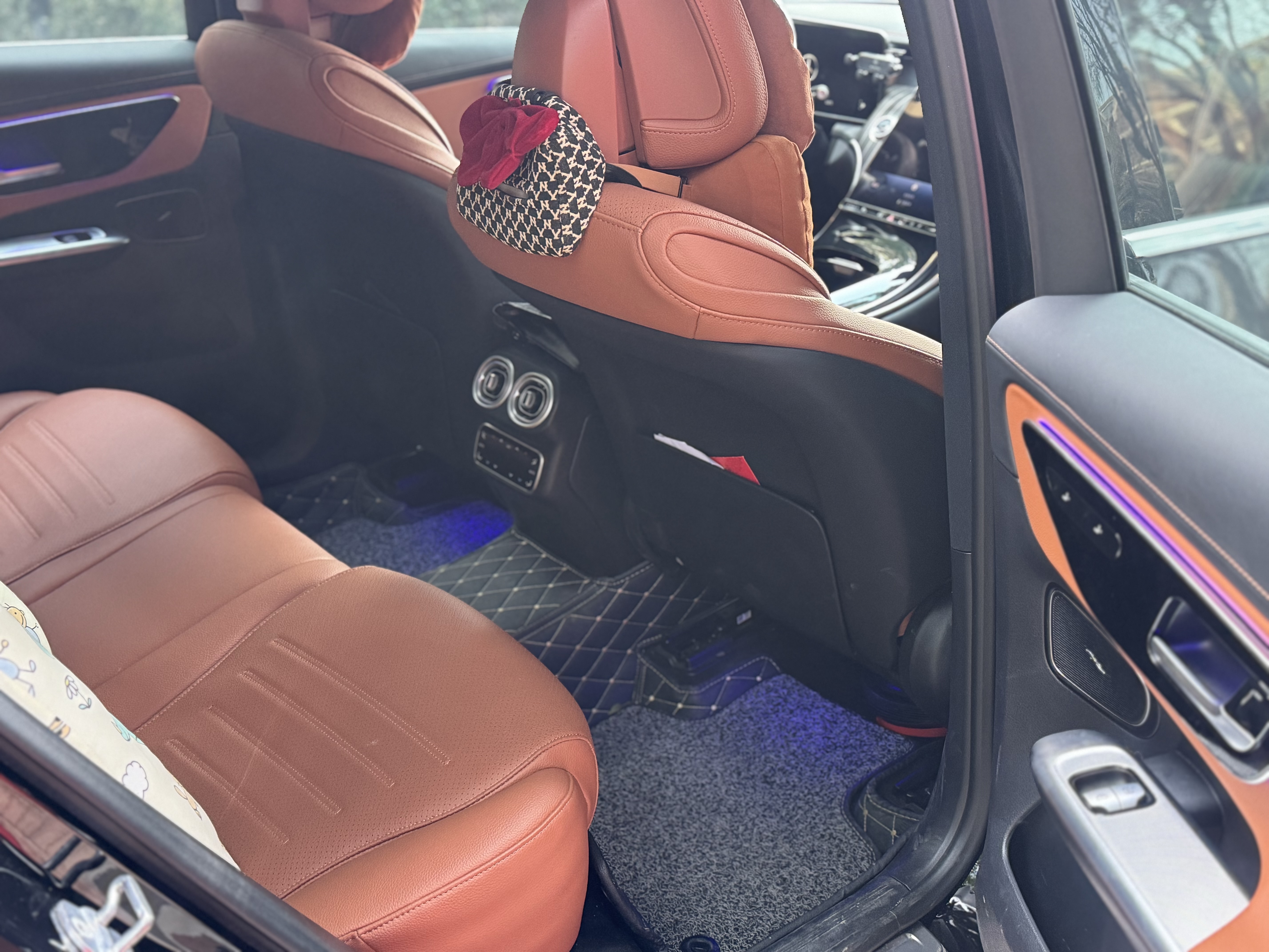 Mercedes-Benz GLC Class 2023 car image #8