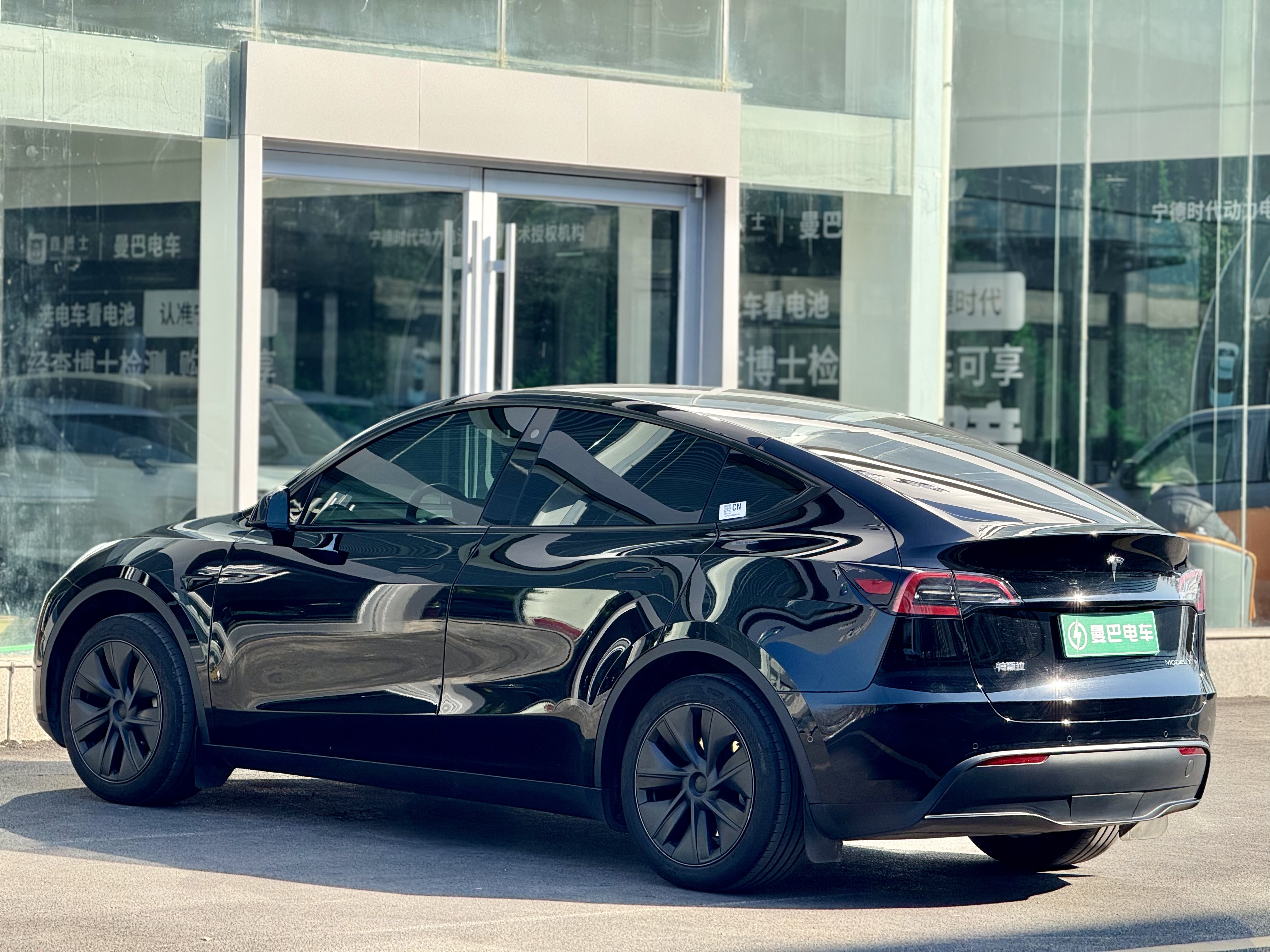 Tesla Model Y 2024 #8 Tesla Model Y 2024 car image #8